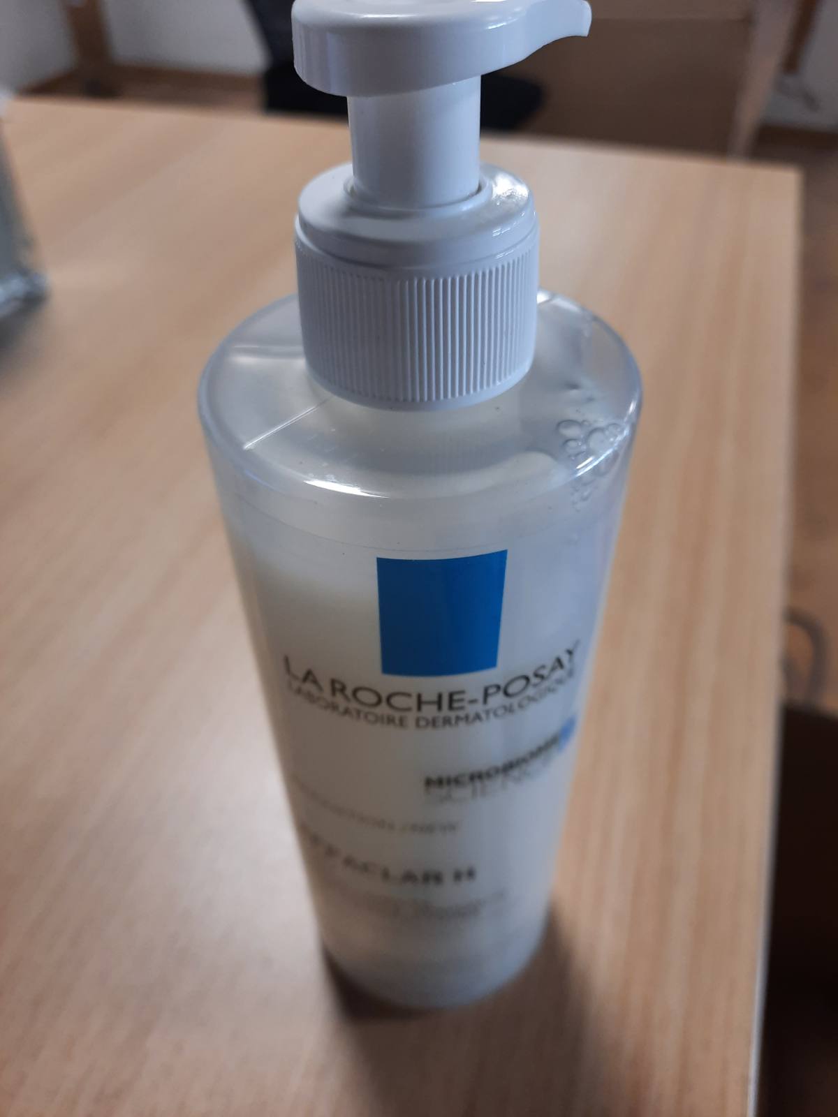 336366 - LA ROCHE-POSAY Effaclar H Isobiome Pastrues Kundër Njollave, 390 ml