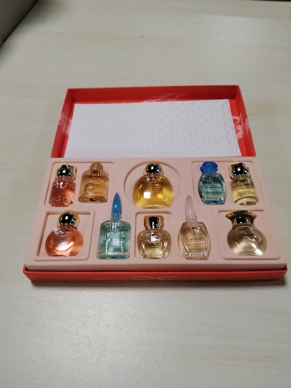 311147 - CHARRIER PARFUMS Set dhuratash Luxe Les Parfums de France, 10 Ujë Parfumesh miniaturë, 57.8 ml