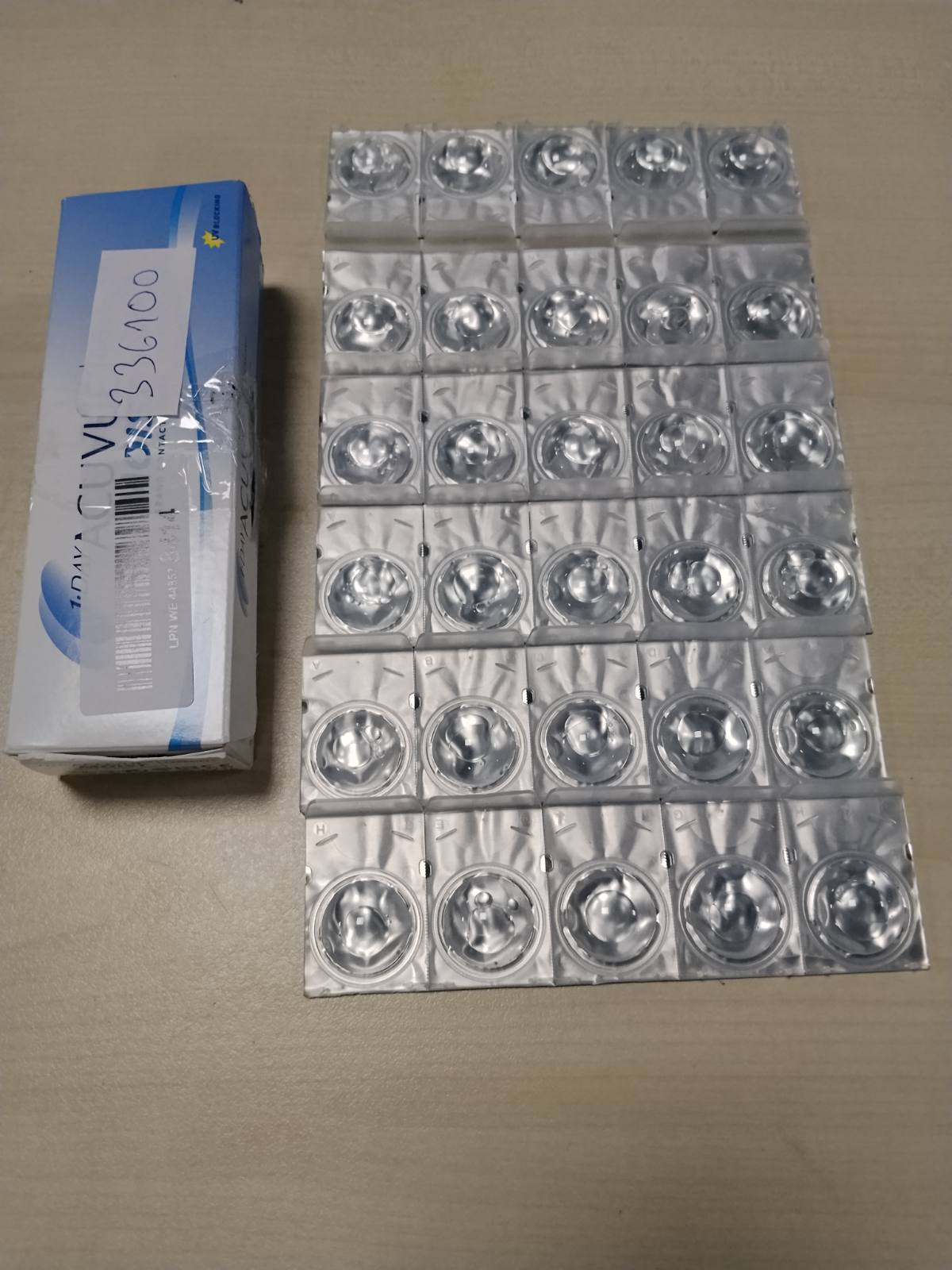 336100 - ACUVUE 1-DAY Acuvue MOIST, lente kontakti ditore, mbrojtje UV, +5.50 dioptri, BC 9.0, DIA 14.20, 30 lente