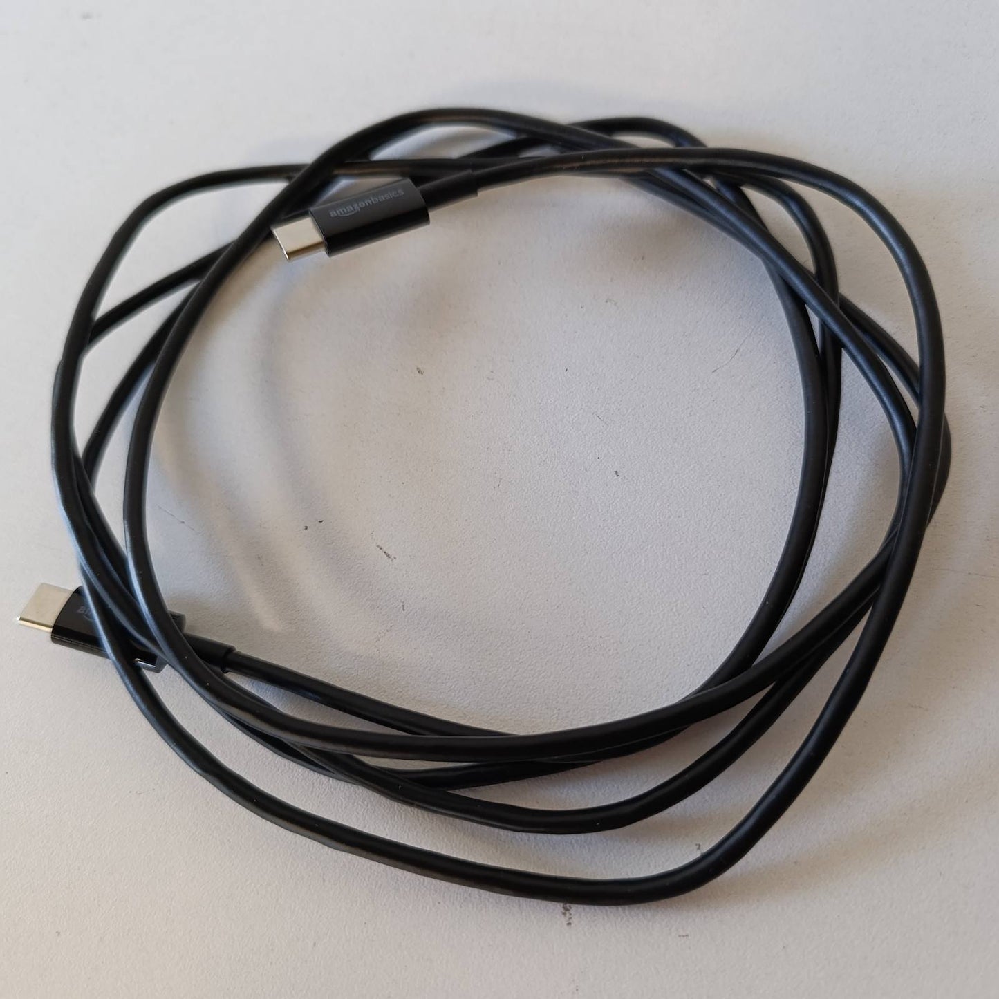 274651 - AMAZON BASICS Kabllo karikimi USB-C në USB-C 2.0, shpejtësi 480 Mbps, 1.8 m, e zezë