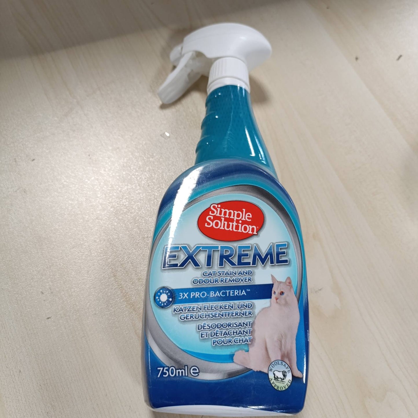 231394 - Simple Solution Extreme Pastrues për Njolla dhe Erëra nga Kafshët, Fuqi Triple, 750 ml, 9 cope.