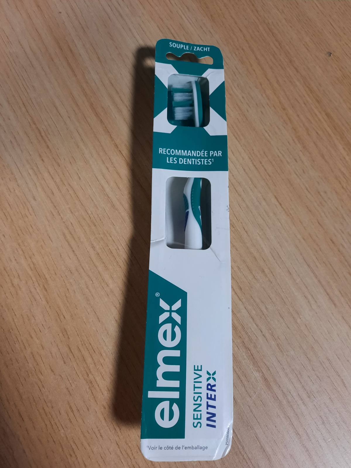 298936 - Elmex Furçë dhëmbësh për dhëmbë të ndjeshëm, e butë, 1 copë.