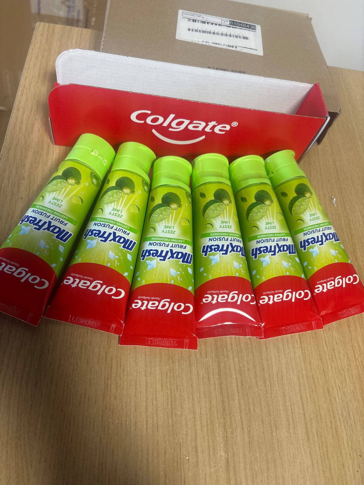295571 - COLGATE – Pastë dhëmbësh Max Fresh Fruit Fusion – Freski e frymëmarrjes 10 herë më e qëndrueshme.