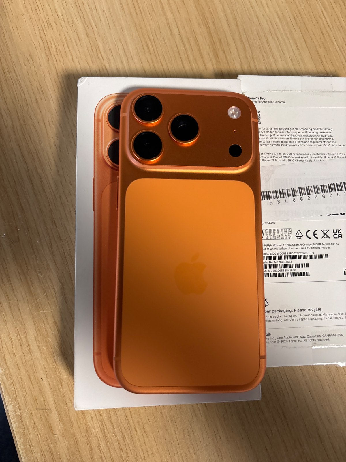238692 - Apple iPhone 17 Pro, versioni europian, 512 GB, ngjyrë portokalli kozmike, i zhbllokuar.