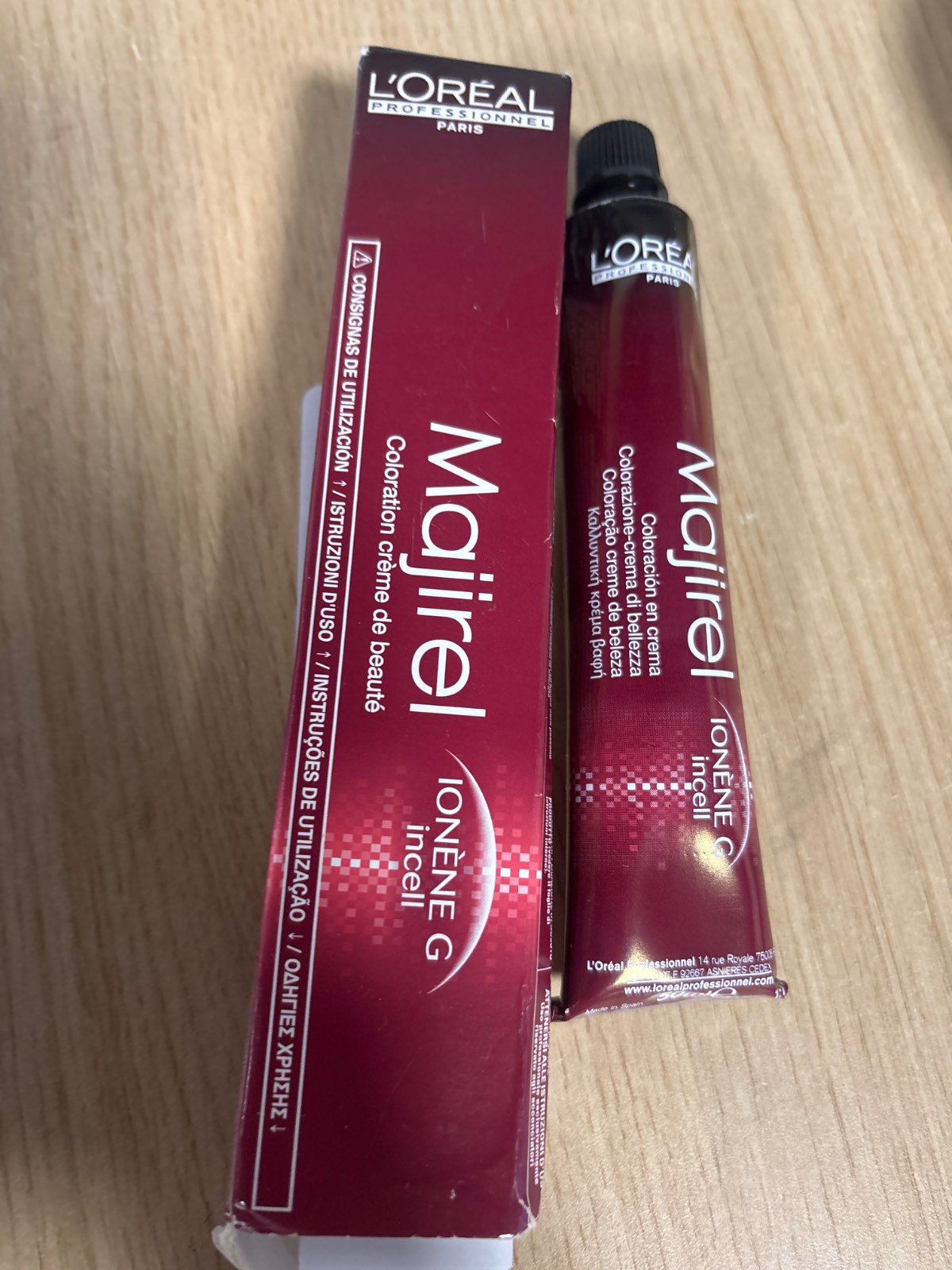 215800 - L'Oréal Majirel Hair Colour Crème, 50 g – Krem bojë për flokë L'Oréal Majirel, tub 50 g.