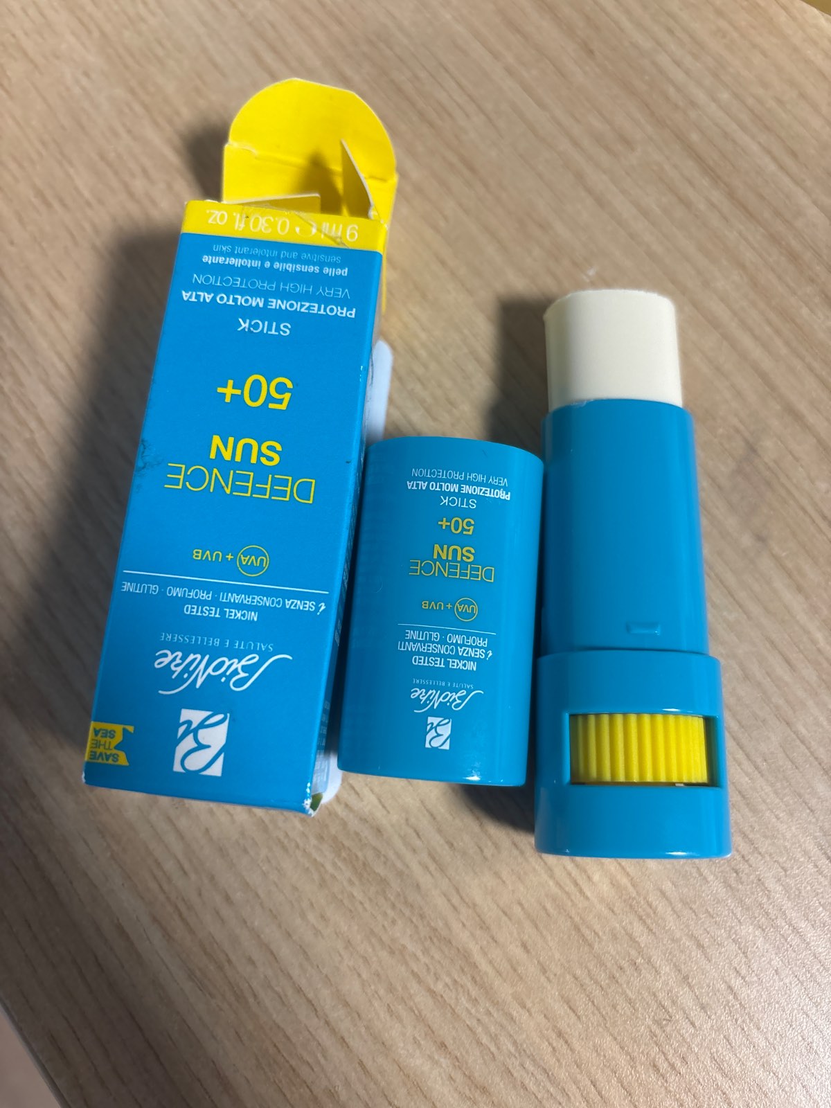 158593 - BioNike Defence Sun Very High Protection Sun Stick SPF 50+ – Shkop mbrojtës ndaj diellit BioNike Defence Sun me mbrojtje shumë të lartë SPF 50+.