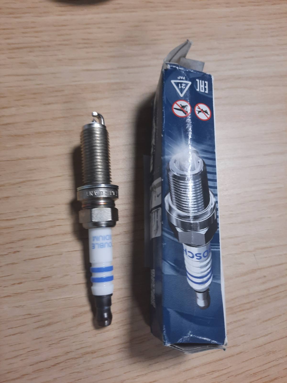 314842 - BOSCH 0242135529 Kandele VR7NII33X, 1 njësi