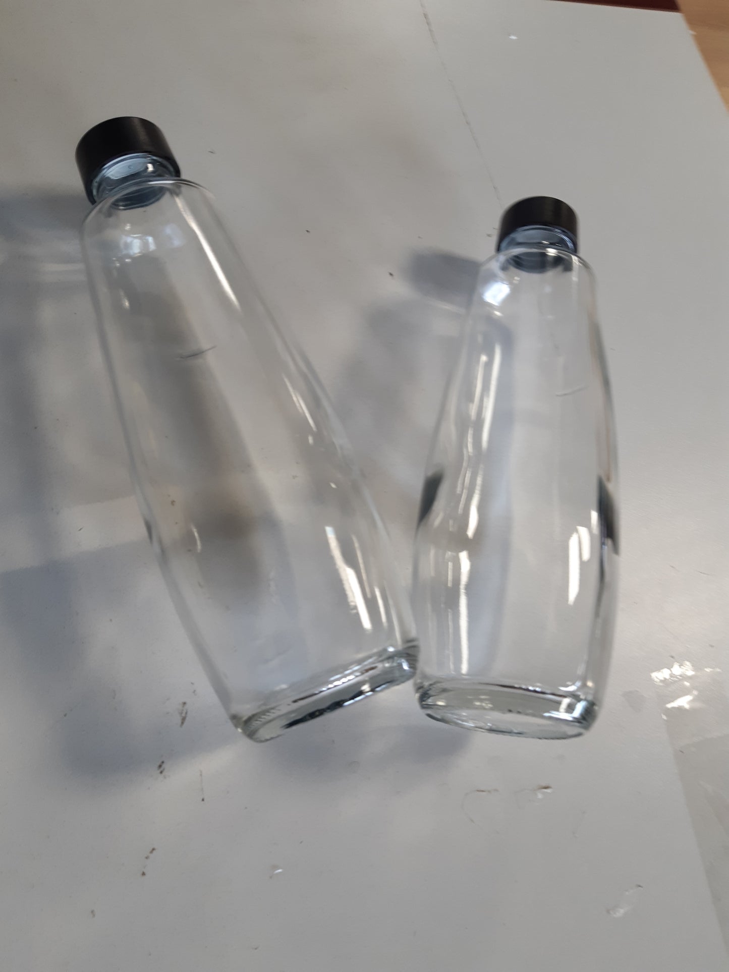 196408 - SODASTREAM Bupack Shishe Qelqi 1L të Pajtueshme me Karbonatorin Duo, Set 2x1L, Ngjyrë e Zezë, Madhësia 10x19.5x29cm
