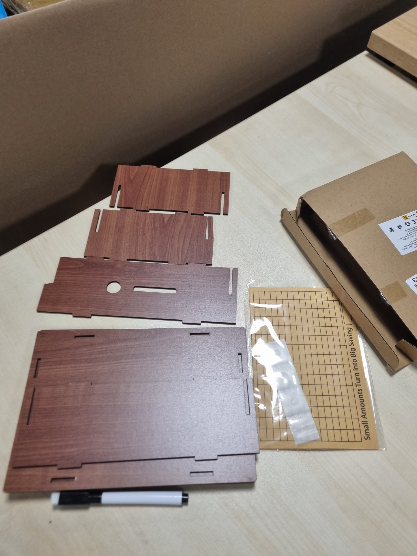 216301 - ALYVISUN Kuti parash prej druri me numërues 5000€