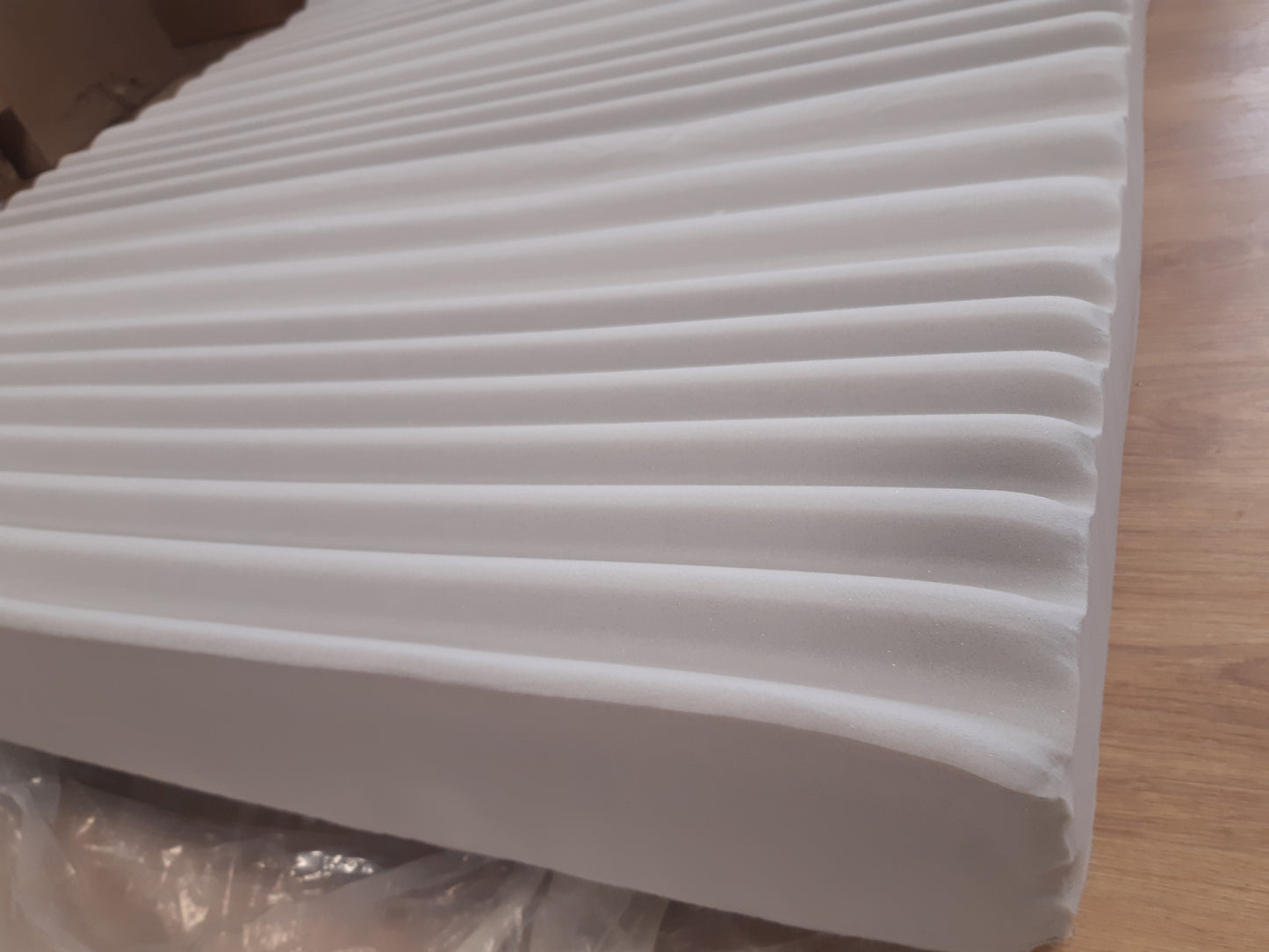 159472 - NOVILLA Dyshek Dimenzion 140x190cm, Lartësi 16cm, Dyshek Dyfishtë me Shkumë të Ftohtë, Komoditet në 7 Zona dhe Shkumë e Butë Miqësore me Lëkurën, E Ajrosur dhe e Freskët