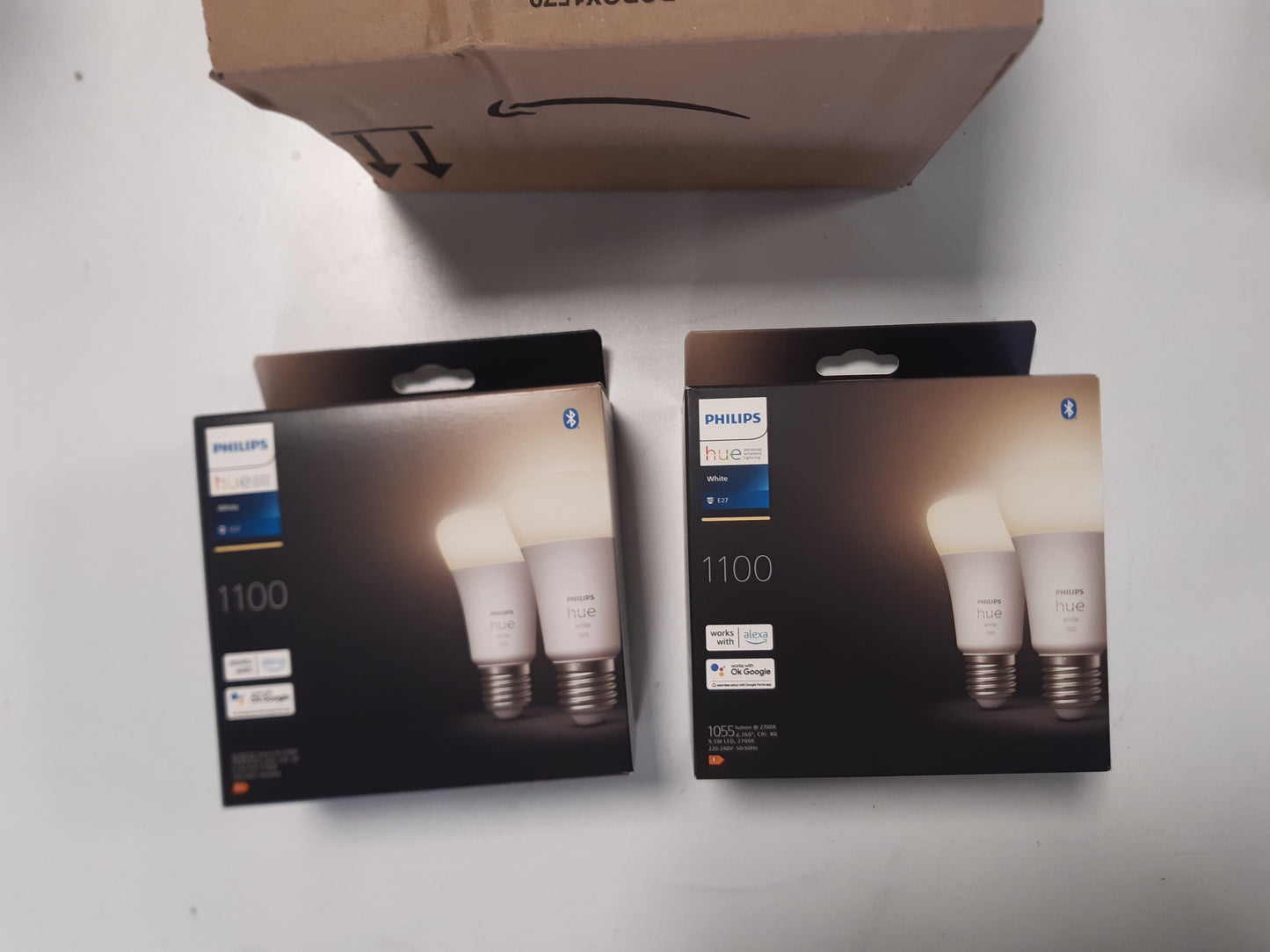 208337 - PHILIPS Hue - Llambë E27 e Bardhë, Pako prej 4, 4x1055lm, E Errësueshme, Dritë e Ngrohtë e Bardhë, e Kontrollueshme Nëpërmjet Aplikacionit, e Pajtueshme me Amazon Alexa (Echo, Echo Dot)