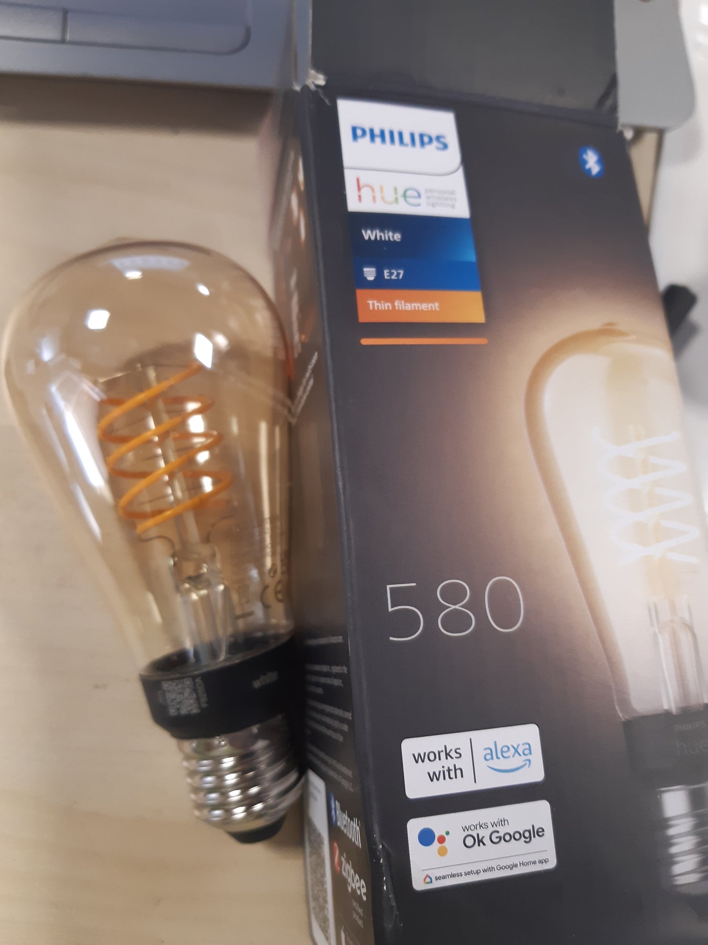 199508 - PHILIPS Hue White, Llambë Filamenti Vintage E27, e Pajtueshme me Bluetooth, Stili Edison, Funksionon me Alexa, Google Assistant dhe Apple HomeKit