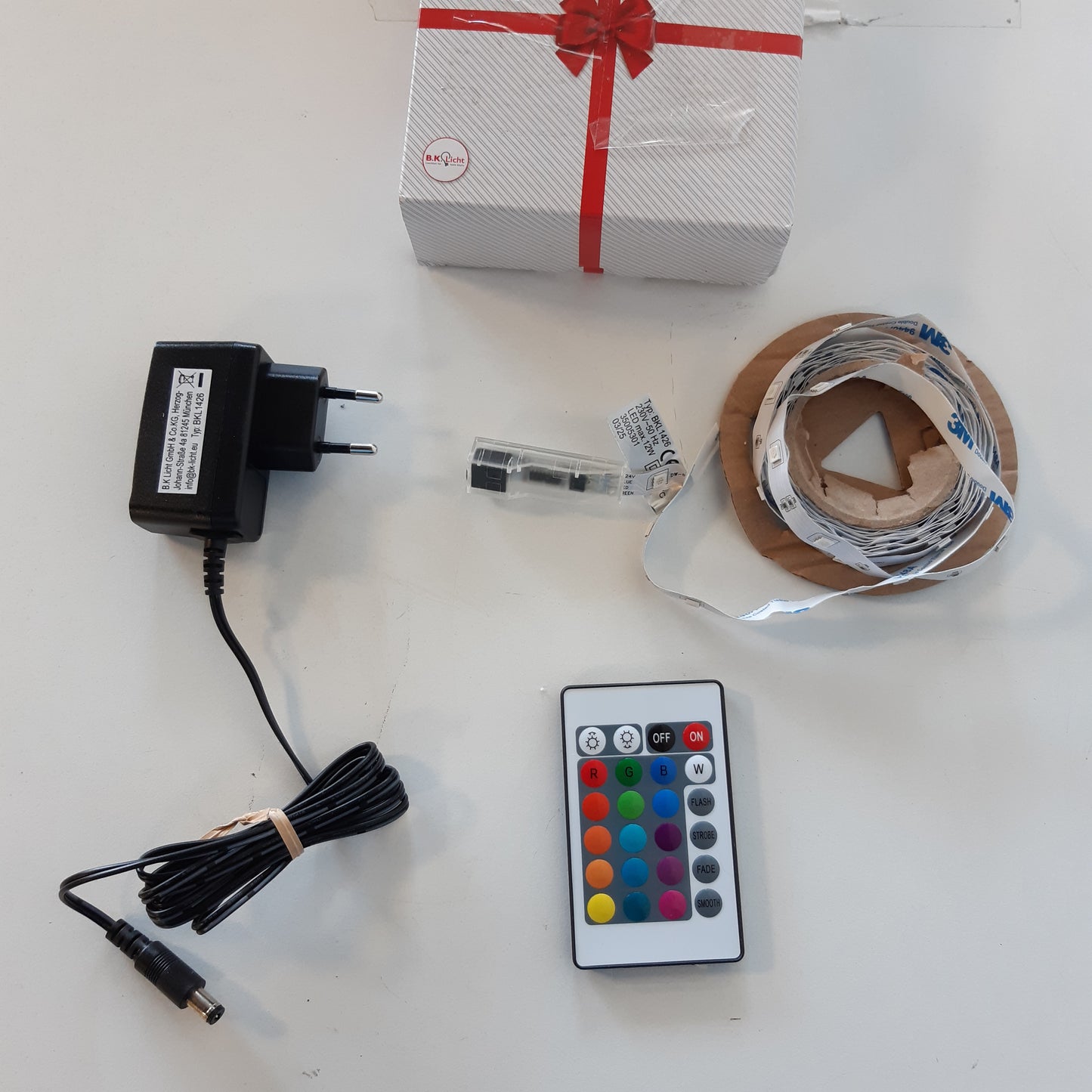 247907 - BKLICHT - Shirit LED 3m me telekomandë, Dritë RGB, 30x1x0.2 cm, i bardhë