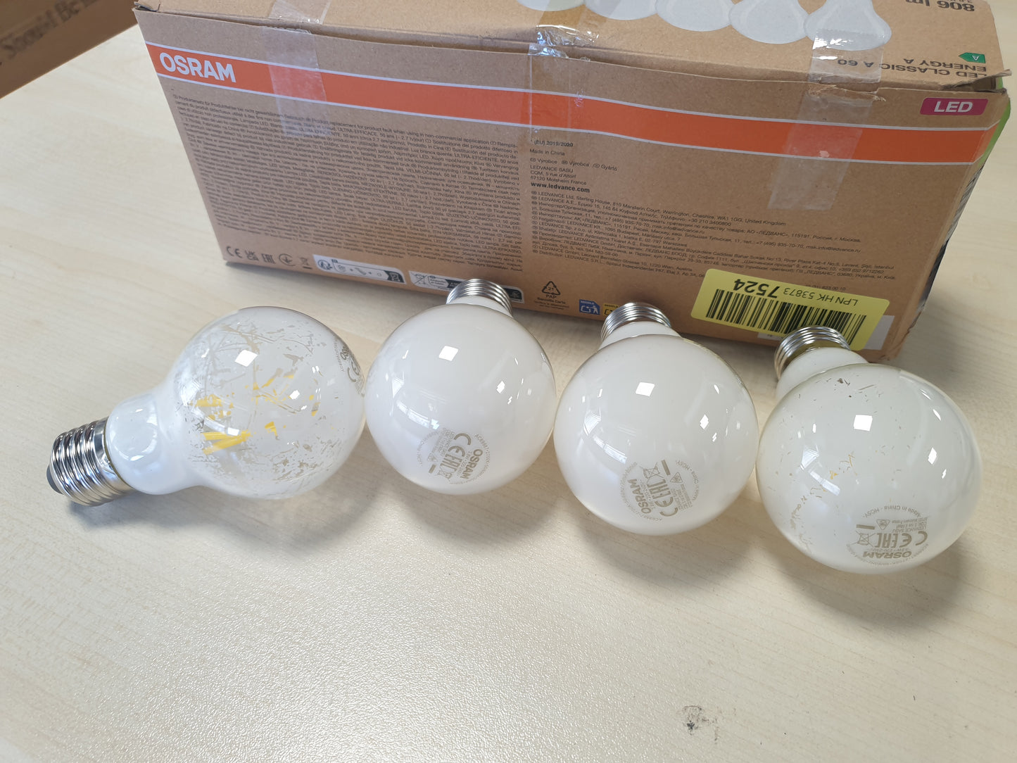 256664 - Osram Llambat LED me efikasitet të lartë, pako me 4 llamba, zëvendëson llambat inkandeshente 60W, të bardha të ngrohta (2700K), E27, xham i mbuluar me acar
