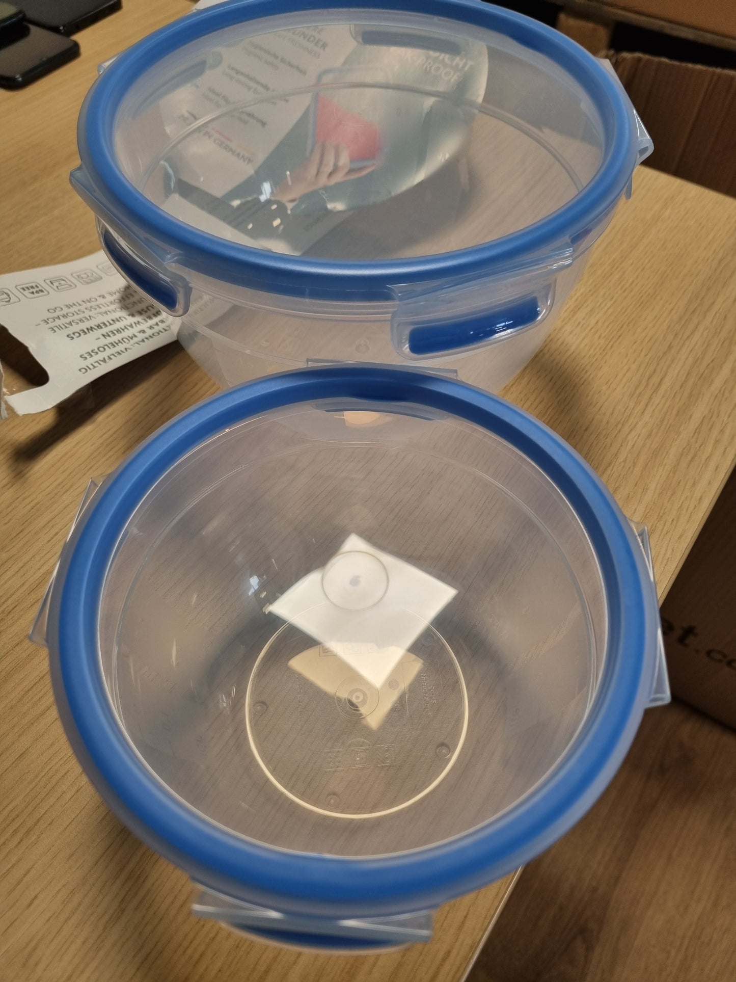 219131 - EMSA Set enësh për ruajtjen e ushqimit me kapëse dhe mbyllje, të rrumbullakëta, 1.1 L + 2.6 L, 100% të papërshkueshme nga rrjedhjet, të sigurta për lavastovilje, ngrirje dhe mikrovalë, transparente, blu, N10116
