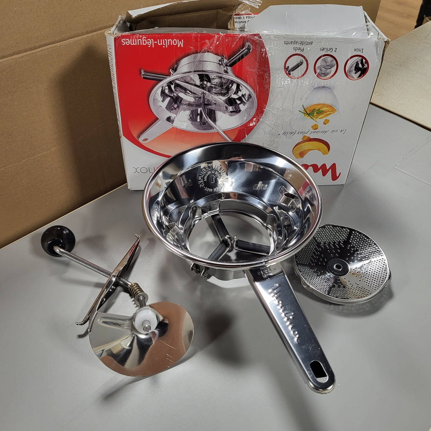 261078 - MOULINEX Mulli manual perimesh Classic, çelik inox, model i vogël, bluar lehtë, i sigurt për lavastovilje, i prodhuar në Francë A40106