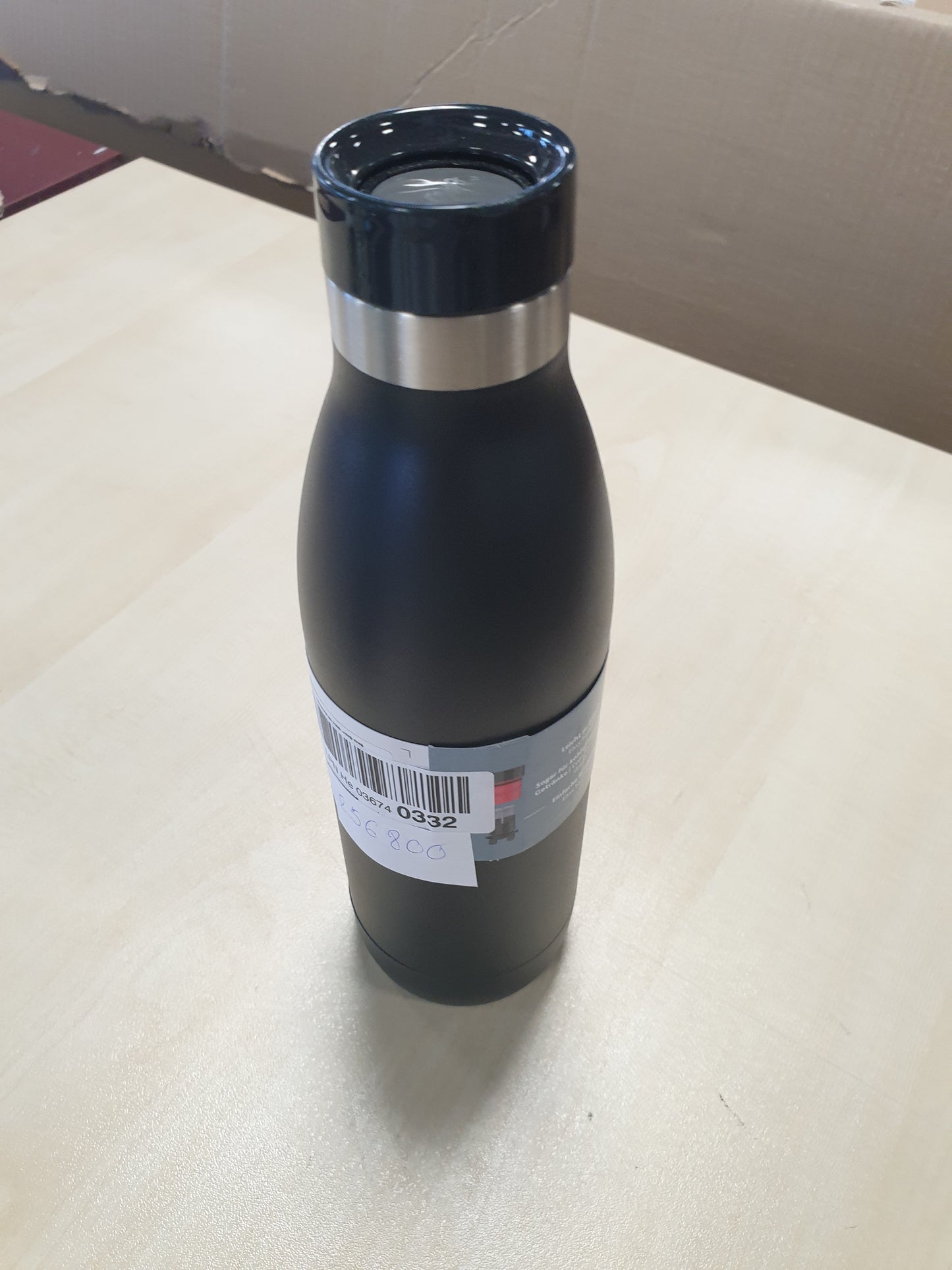 256800 - EMSA BLUDROP SHISHE UJI E IZOLUAR, 0.7 LITRA, ÇELIK INOX, E ZEZË