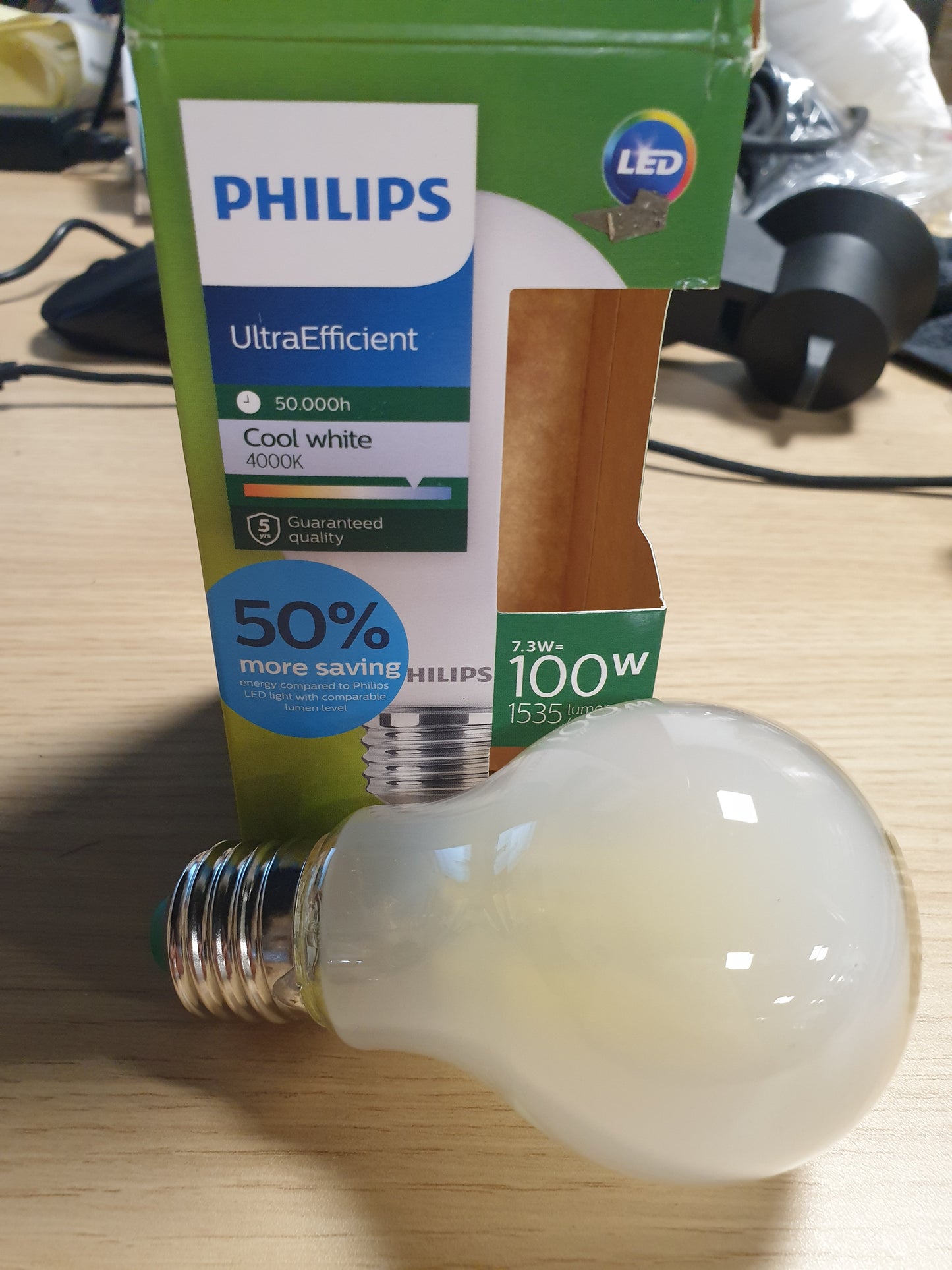 211170 - PHILIPS Llamba LED Classic ultra-efikase E27, efikasitet energjie klase A, zëvendëson 100W, e mbuluar me akull, dritë e bardhë e ftohtë