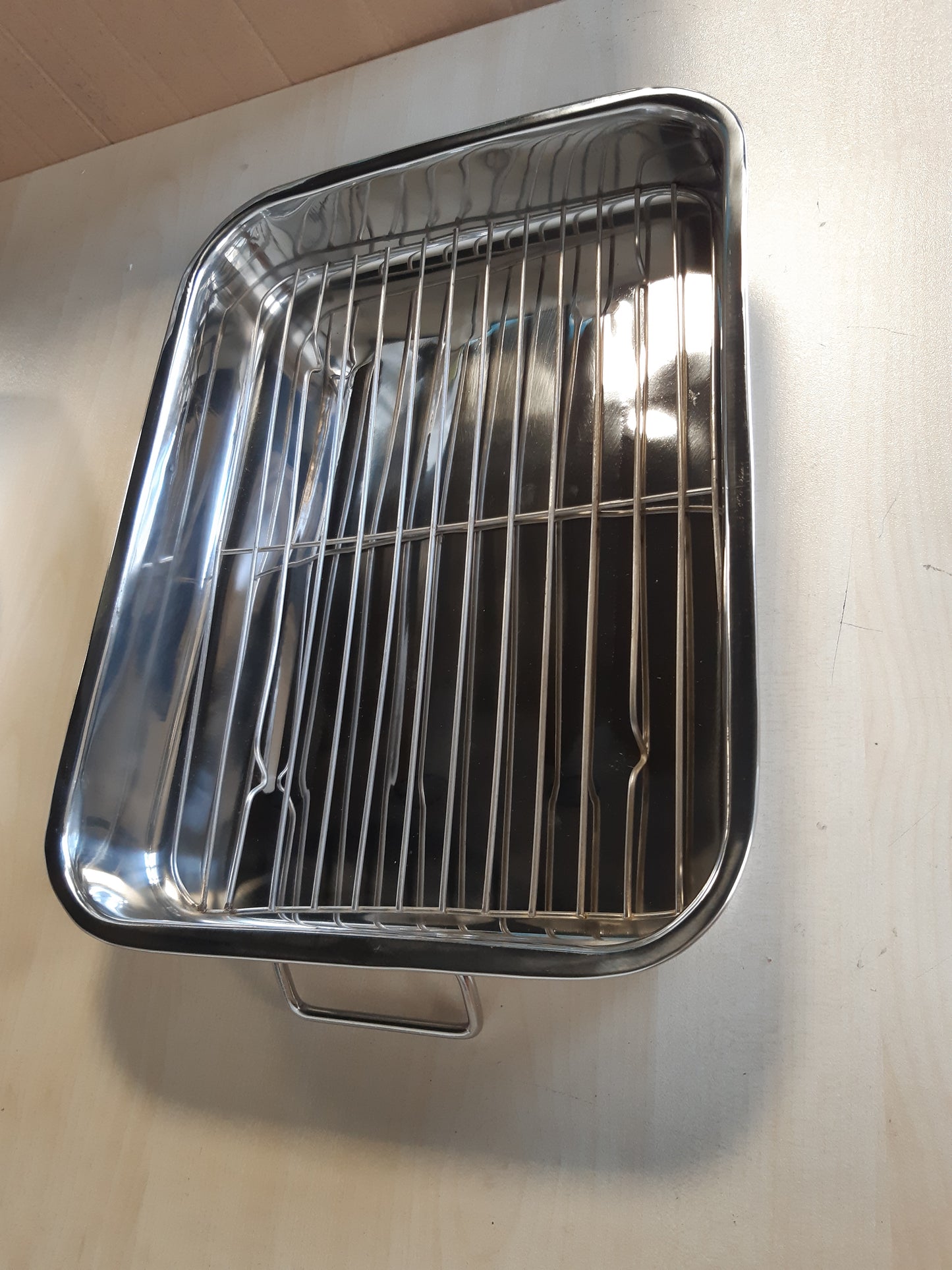 213799 - KITCHENCRAFT Tabaka pjekjeje me raft, tavë pjekjeje prej çeliku inox, mesatare, 37 x 28 cm
