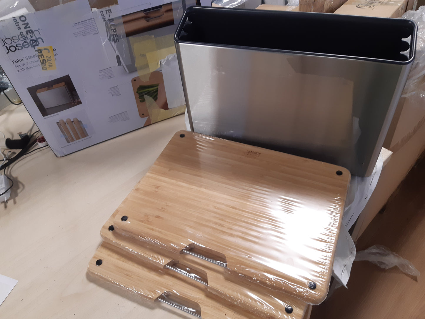 114065 - JOSEPH JOSEPH Set Dërrasash Prerëse Folio prej Bambuje me 3 Pjesë, Jo-rrëshqitëse, me Kuti prej Çeliku Inox, Madhësia e Madhe