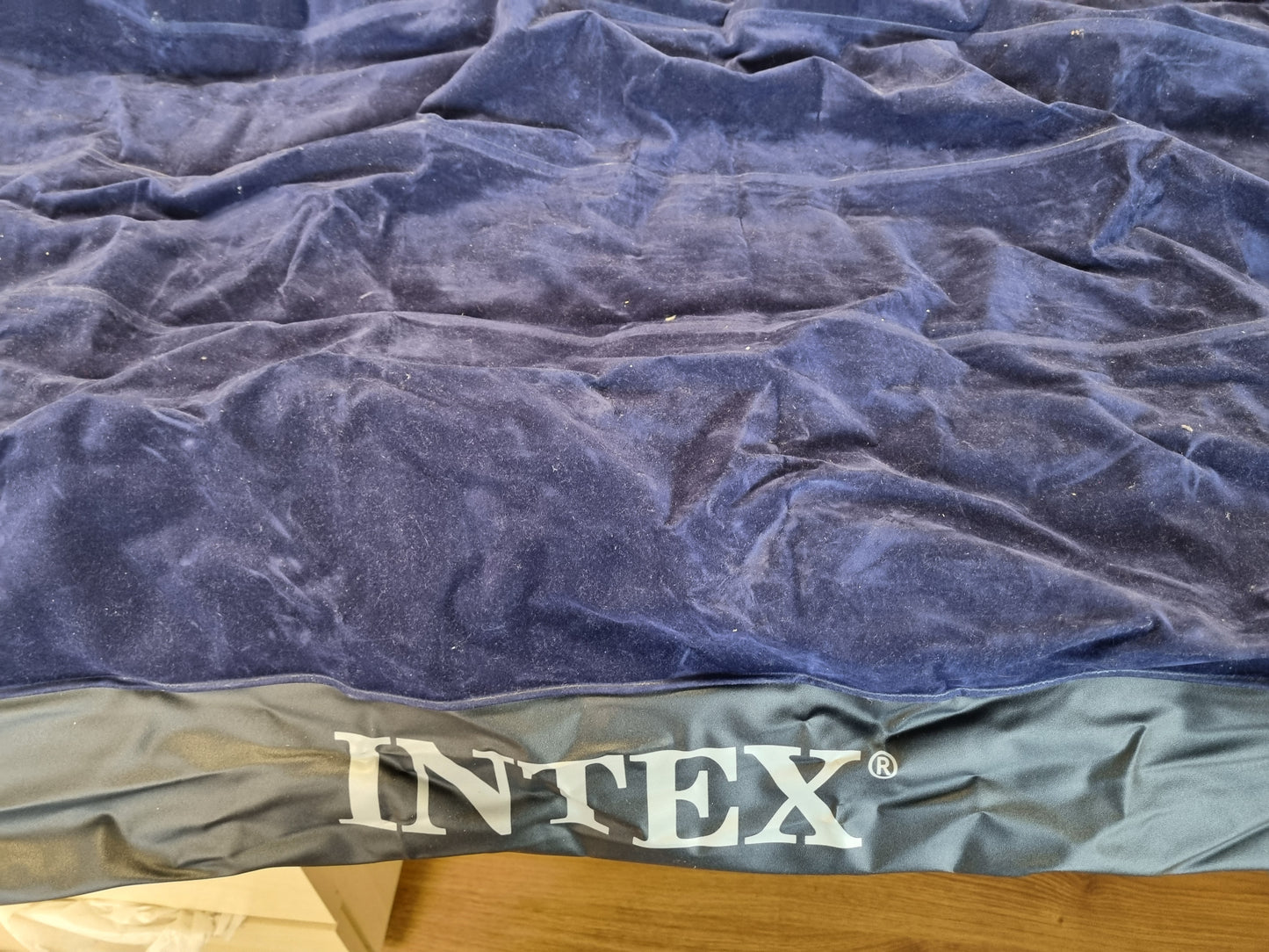167240 - INTEX Shtrat Frymëzues Klasik me Pompa - për 2 Persona