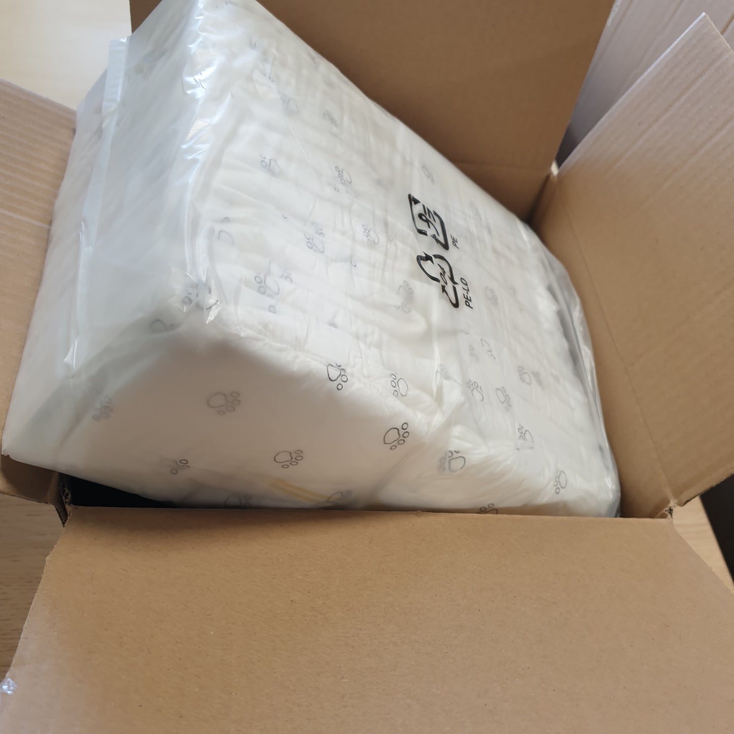 228091 - AMAZON BASICS Pelena për qen meshkuj, të disponueshme, Madhësia S, të bardha, 30 copë