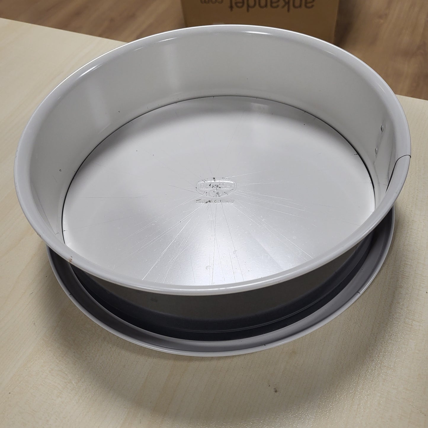 260968 - DR. OETKER Tavë pjekjeje me bazë të papërshkueshme nga rrjedhjet Ø 28 cm, Shtresë jo-ngjitëse e përforcuar me qeramikë, rezistente ndaj nxehtësisë deri në 230°C