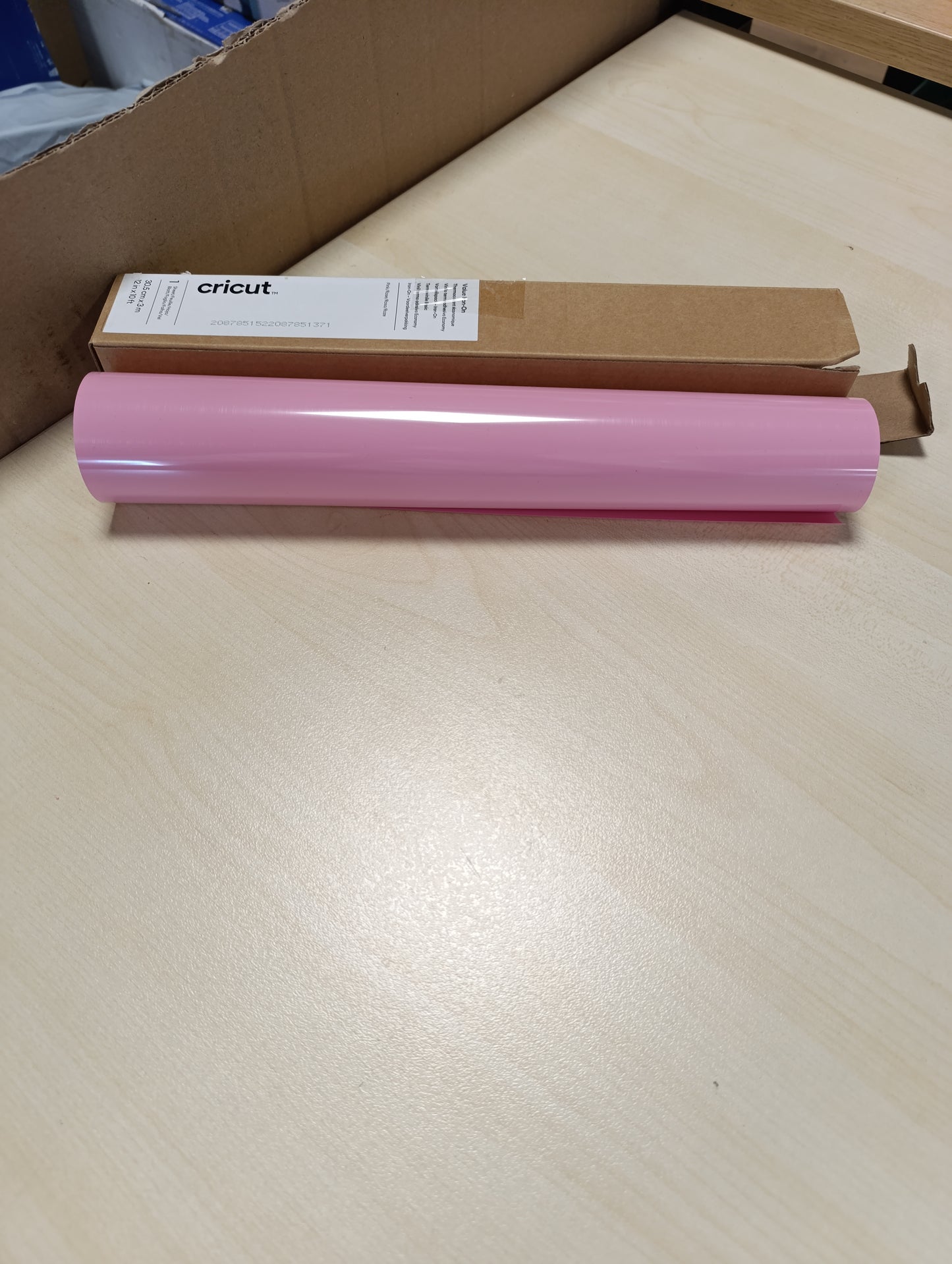 223756 - CRICUT Vinil me Transferim Nxehtësie Purple, Rrotull HTV për Bluza dhe Pëlhura, 30.5 cm x 3 m