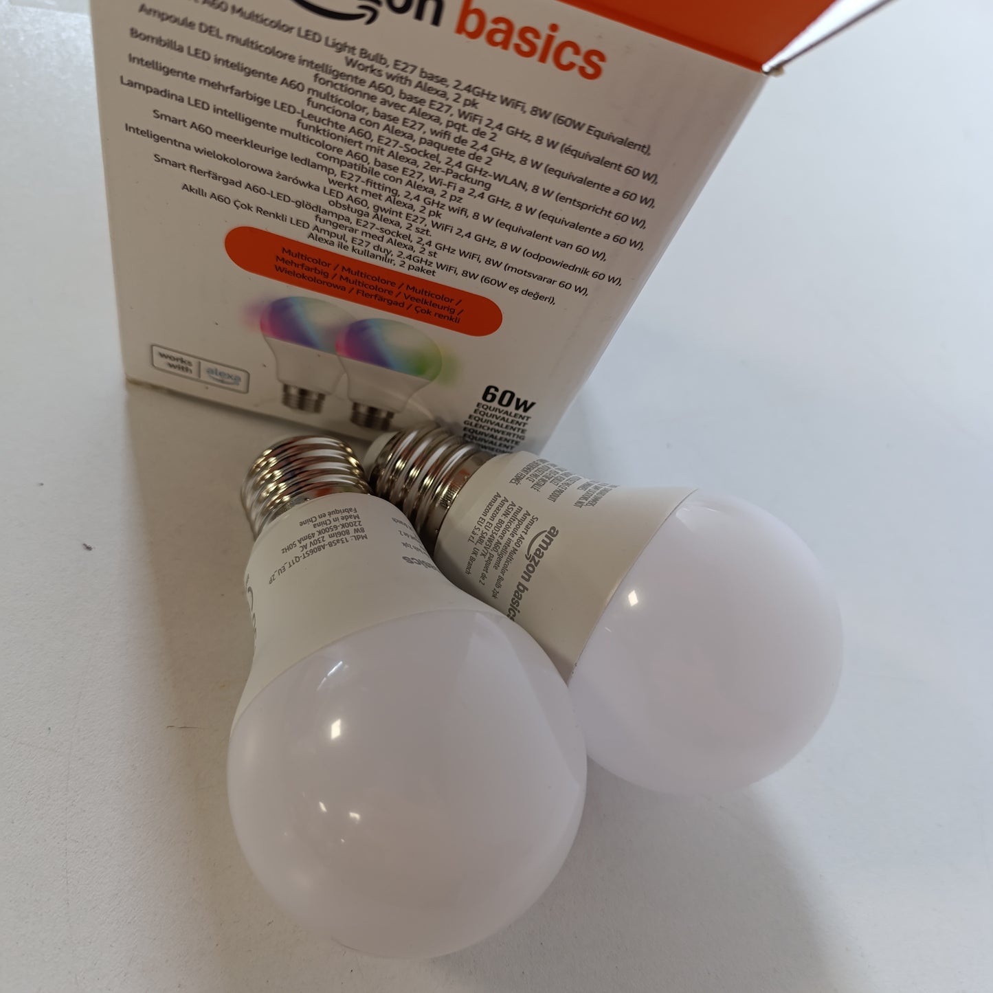 185260 - AMAZON BASICS Llambë LED Inteligjente, Shumëngjyrëshe, 8W (Ekuivalente me 60W), Me Prizë E27, Pako me 2, Funksionon Vetëm Me Alexa