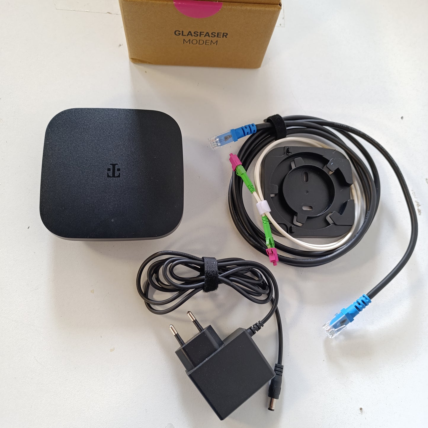 267910 - TELEKOM Modem me Fibër Optike 2 të Zi deri në 2 Gbit/s Lidhje Ethernet Gf-TA