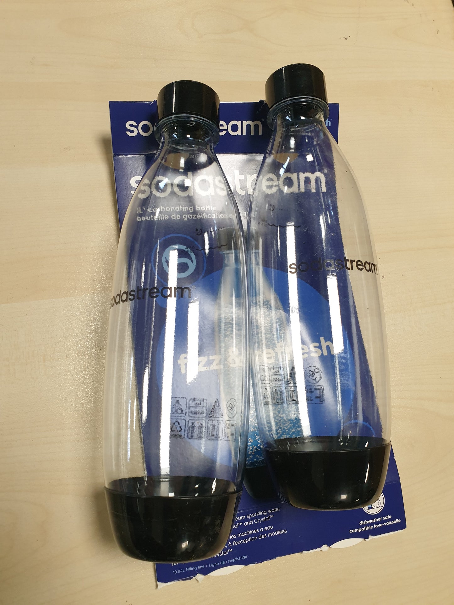 233599 - FUSE Shishe plastike SodaStream 0.8L pa BPA, e zezë - I përshtatshëm për lavastovilje - I pajtueshëm me DUO, E-DUO, Terra dhe të tjera - Pako me 2 copë
