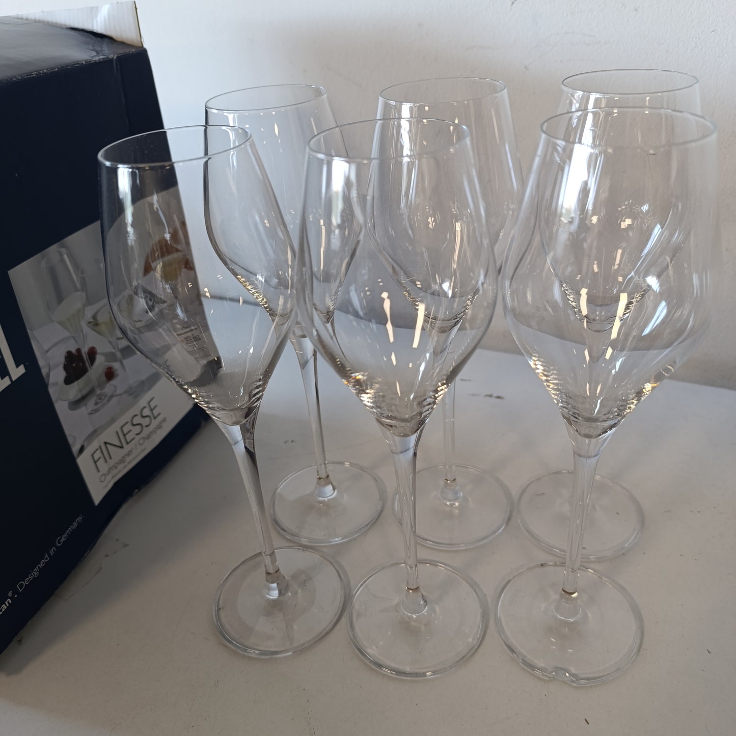 195307 - SCHOTT ZWIESEL Set Finesse flaut Shampanjë, 0.3L Kapacitet, 6 Copë, Materiali Qelqi të Fortë