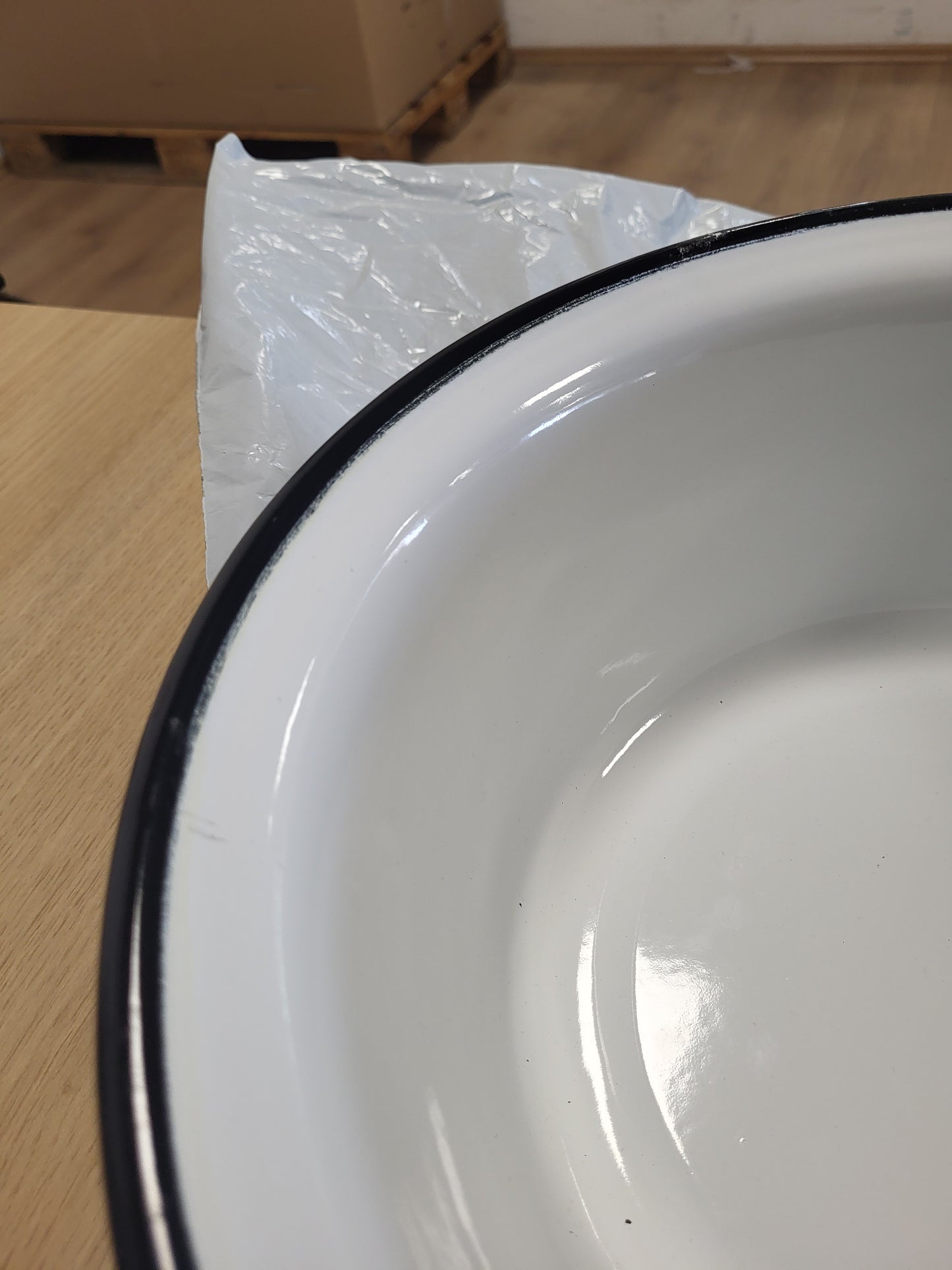 256765 - KRÜGER Tas 32 cm, i Bardhë-i Zi