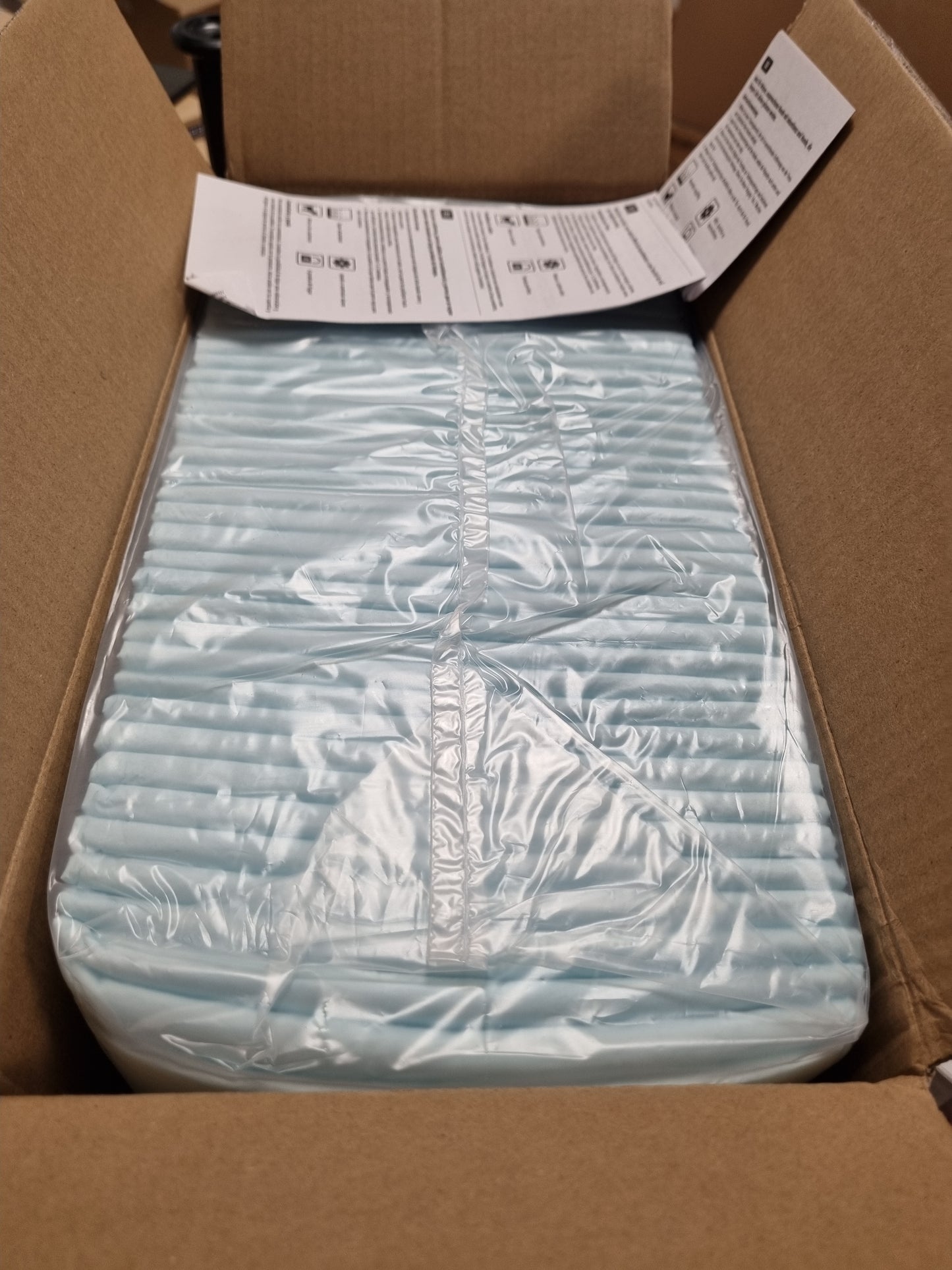 214096 - AMAZON BASICS Mbrojtëse stërvitjeje për qen, XL (40 copë), blu