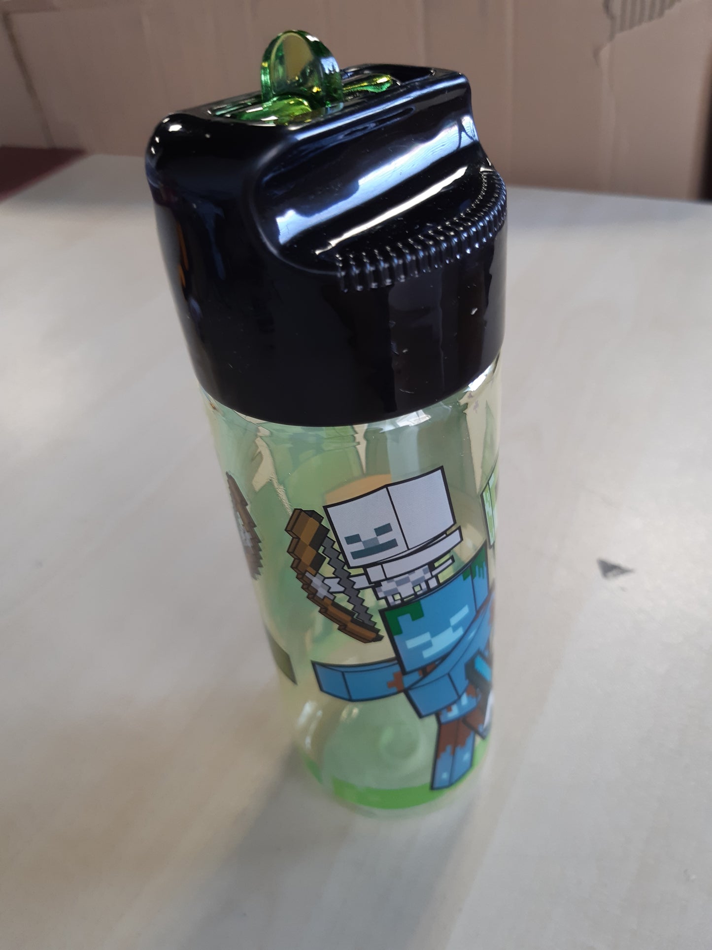 216570 - MINECRAFT Shishe për Fëmijë 480 ml - Shishe uji plastike e fortë pa BPA dhe pa ftalat me pipë të integruar