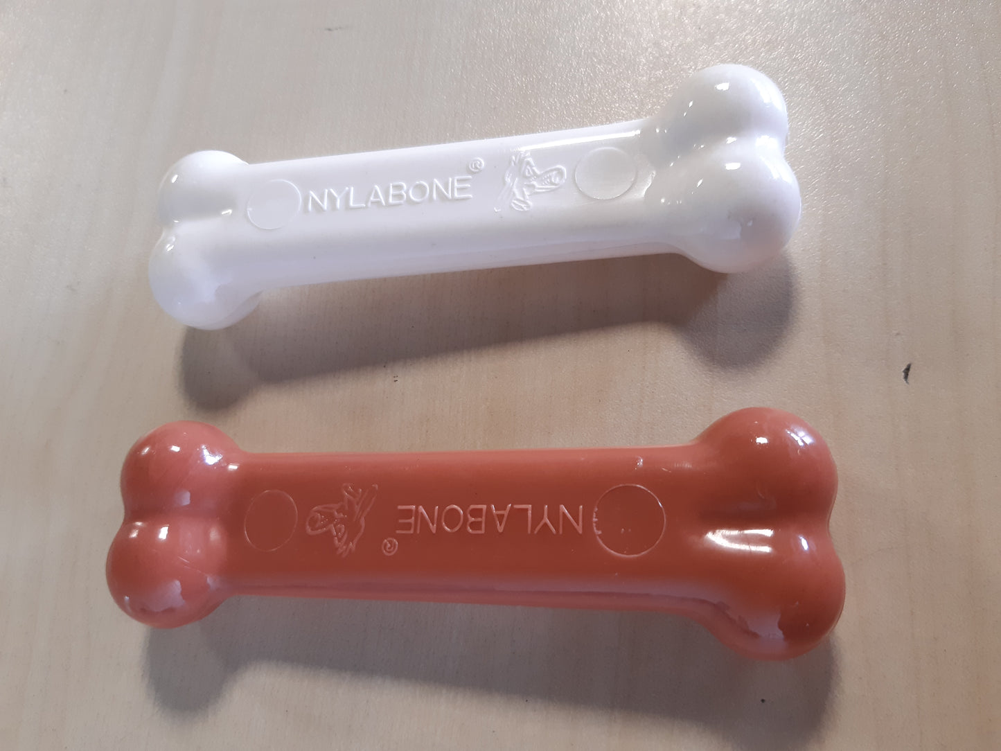 216522 - NYLABONE 982903 Dura Power Chew, në formë kocke, pako binjake me shije proshute dhe pule, për qen të madhësisë mesatare (deri në 16 kg), M