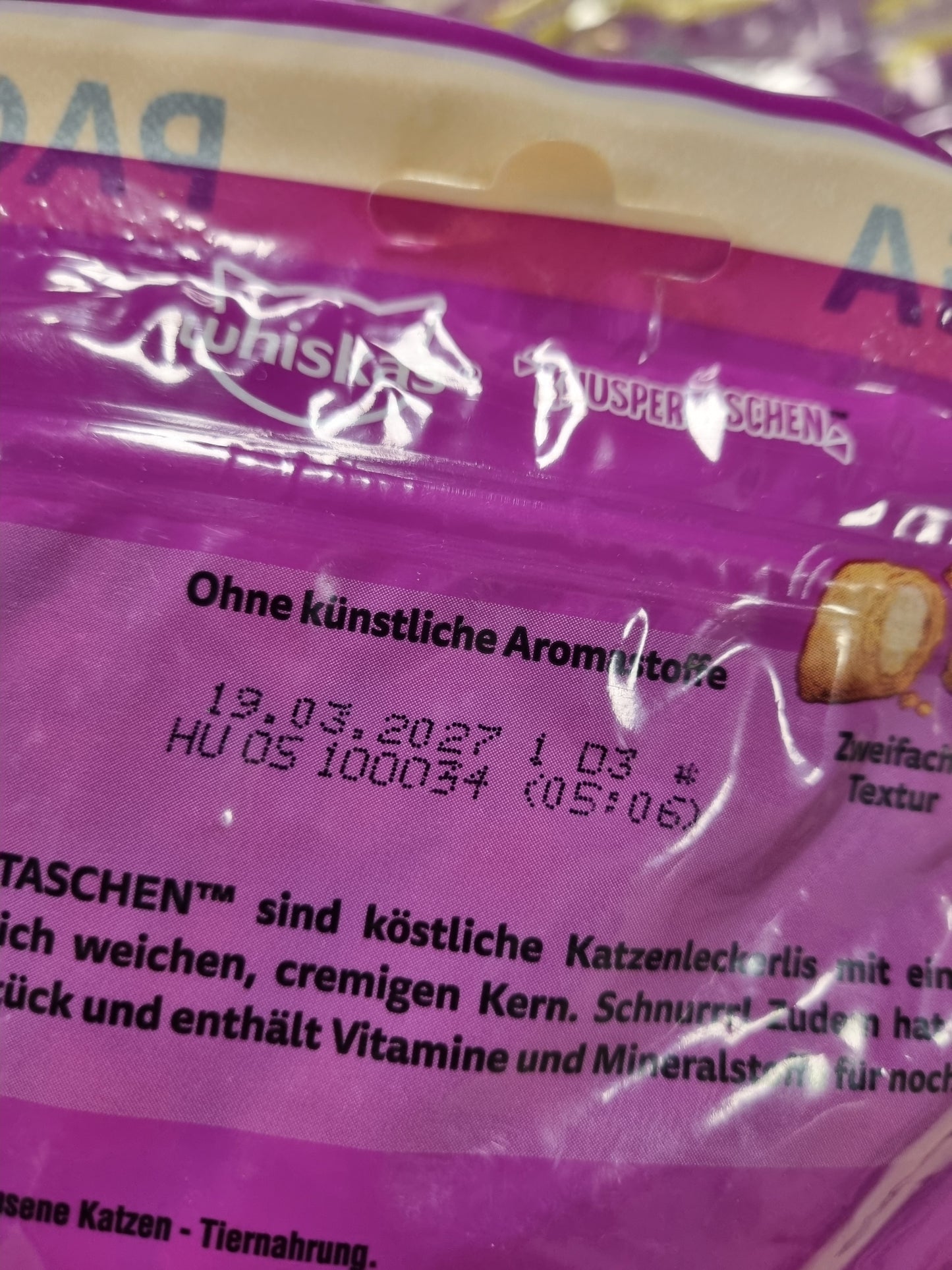 215545 - WHISKAS Crispy Bags Ushqim i lehtë për mace me aromë pule dhe djathi, pako me 4 copë, 4x180g