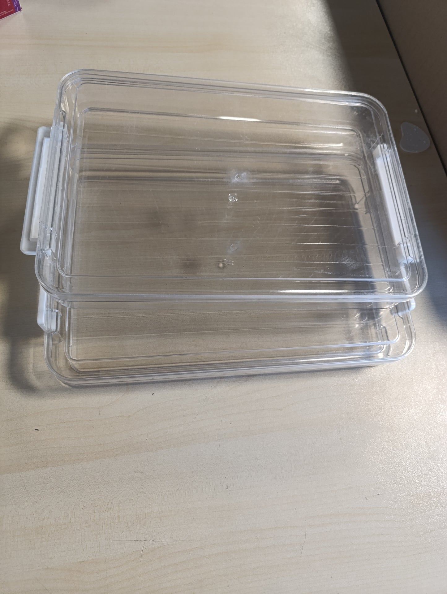 227918 - VINATO Kuti Transparente Ruajtjeje A4 me Kapak (Pako me 2 copë), kuti plastike për dokumente, arkiva letre, mbyllje të lartë që mund të vendoset njëra mbi tjetrën