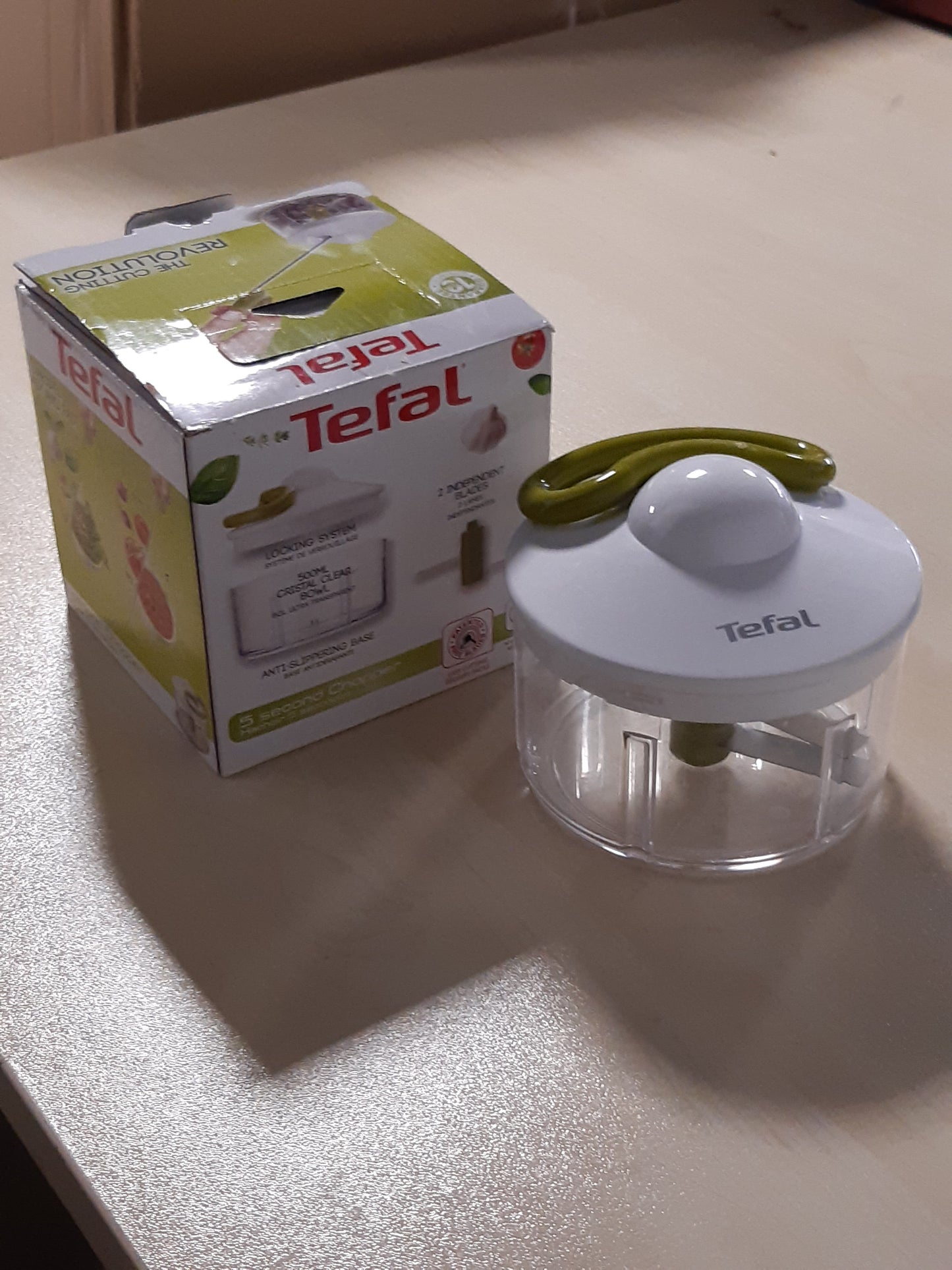 211188 - TEFAL Prerës Manual Ushqimi 5-Sekondësh, 500ml, Sistem Prerjeje i Patentuar, Tëhe Çeliku Inox, Bllokim i Sigurt, Dorezë Ergonomike, K1330404, i Bardhë/Jeshil
