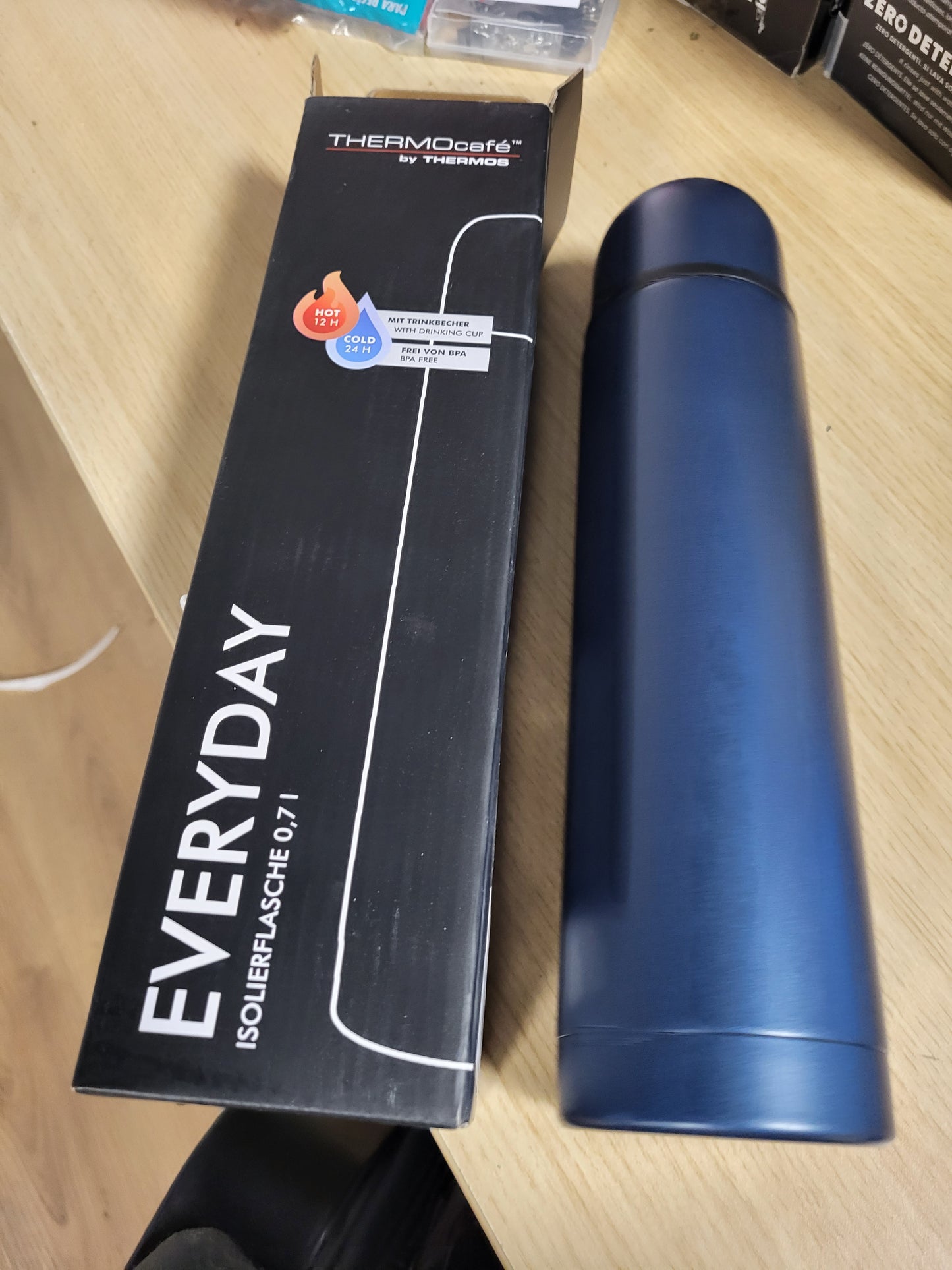 222578 - THERMOS TC SHISHE PIJESH THERMOcafé, KAPACITET 0.70L, ÇELIK INOX, 12 ORË NXEHTËSI, 24 ORË FTOHTËSI, E PAPËRSHKUESHME NGA RRJEDHJET