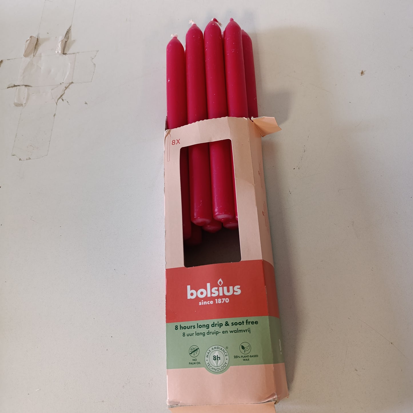 225285 - BOLSIUS QIRINJ SMOOTH TAPER TË KUQ, 8 COPË PËR KUTI, 24 CM, KOHA E DJEGIES 8 ORË, PA AROMË, DYLL NATYRAL BIMOR, PA VAJ PALME