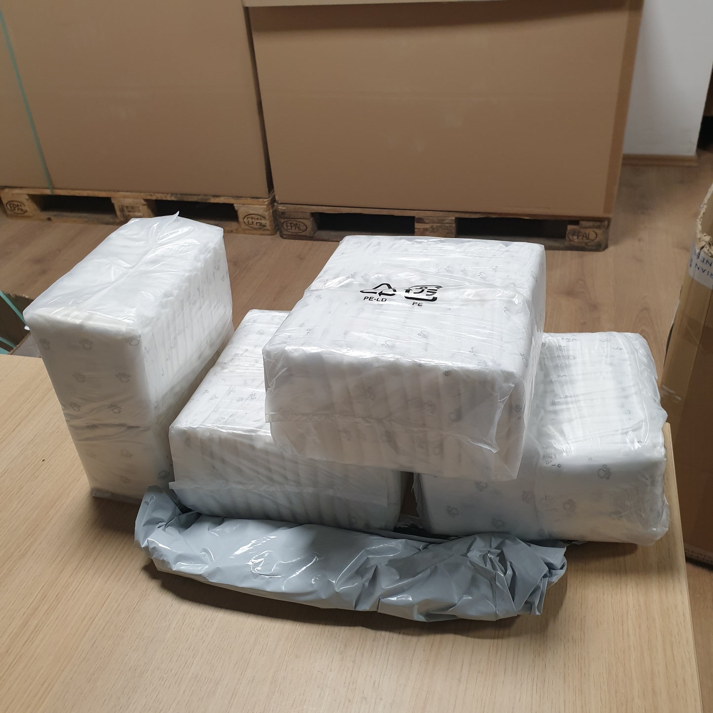 252453 - Amazon Basics Pelena të disponueshme për qen me 60 copë, madhësia XS, të bardha