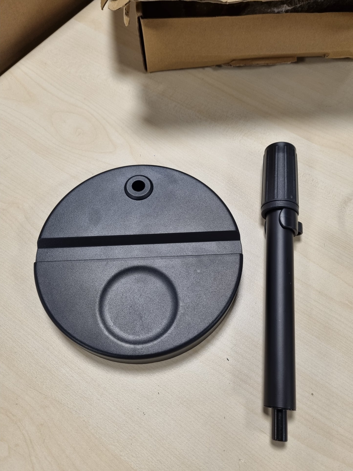 224066 - Nakelulu Mbështetëse për projektor tavoline e rregullueshme nga 28cm deri në 45cm me vidë 1/4"