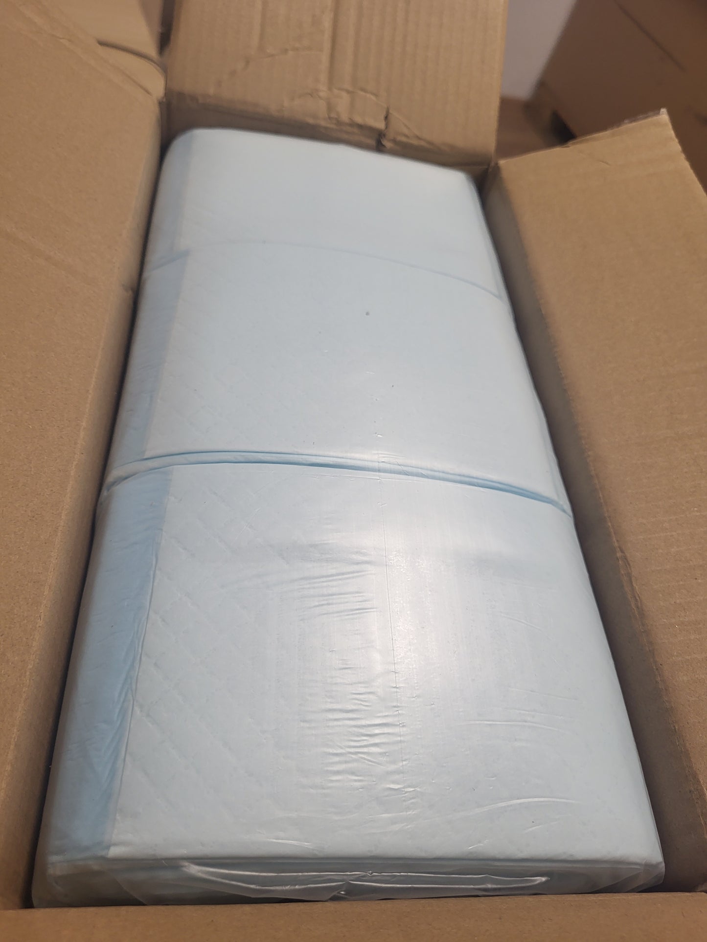 227465 - AMAZON BASICS – Mbështjellës për jashtëqitje për qen me 150 copë, të papërshkueshëm nga rrjedhjet, me 5 shtresa, 56 x 56 cm, për stërvitjen e tualetit për qen dhe këlyshë, blu
