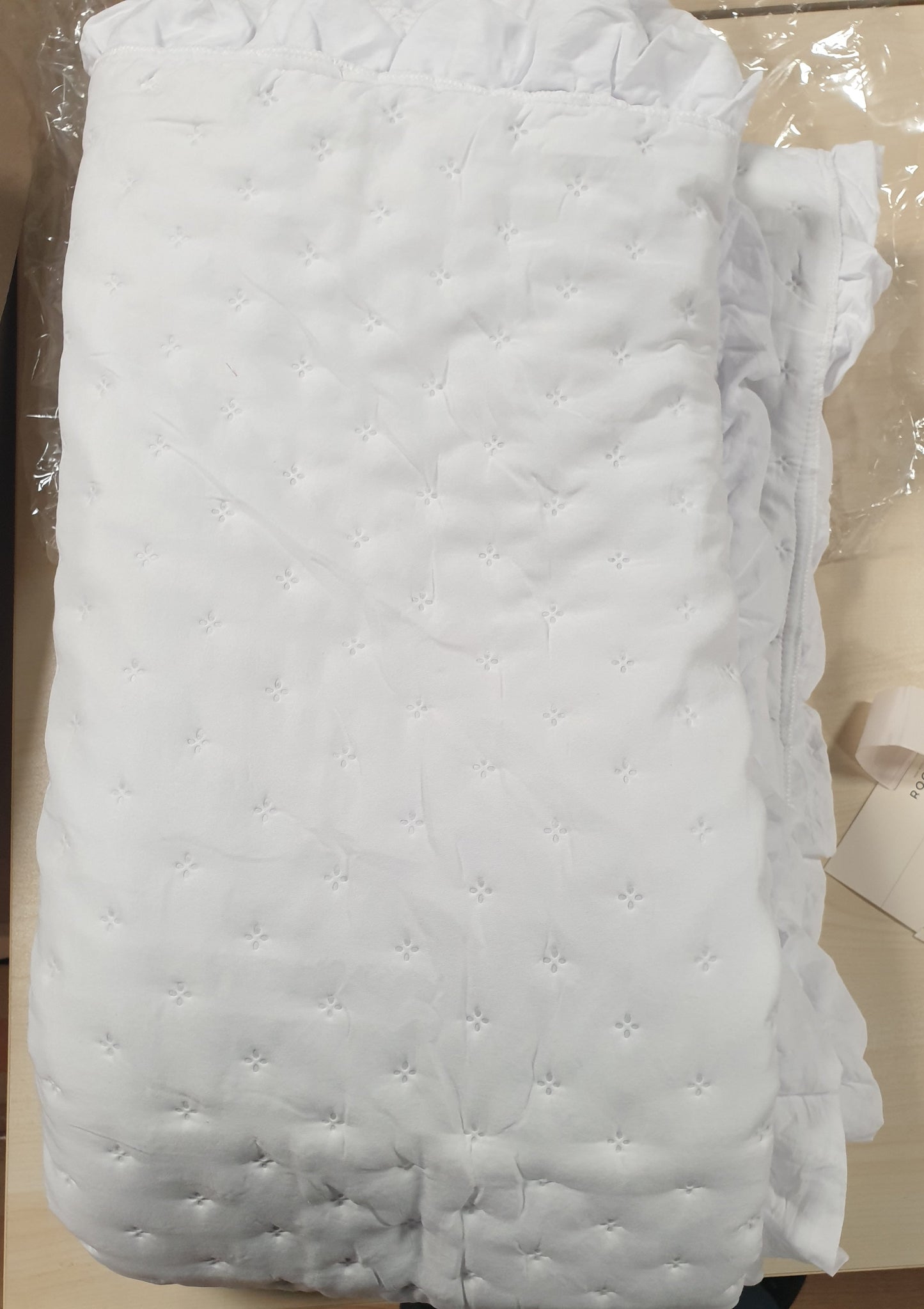 175277 - ROOM99 Mbulesë Krevati Molly Elegante në Ngjyrë Ekru, Stil Jorgani, Madhësi 240x260cm, Përdorim të Shumëfishtë si Mbulesë Krevati ose Divani