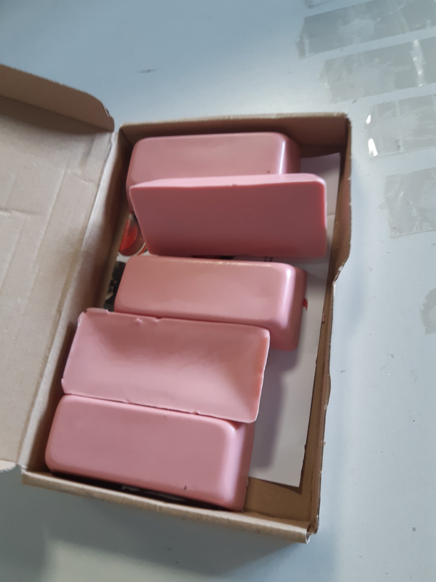 263853 - Kuti Dyllë fleksibël rozë 500g për mbylljen e shisheve të verës, birrës, rakisë, likerit, Pesha: 500g