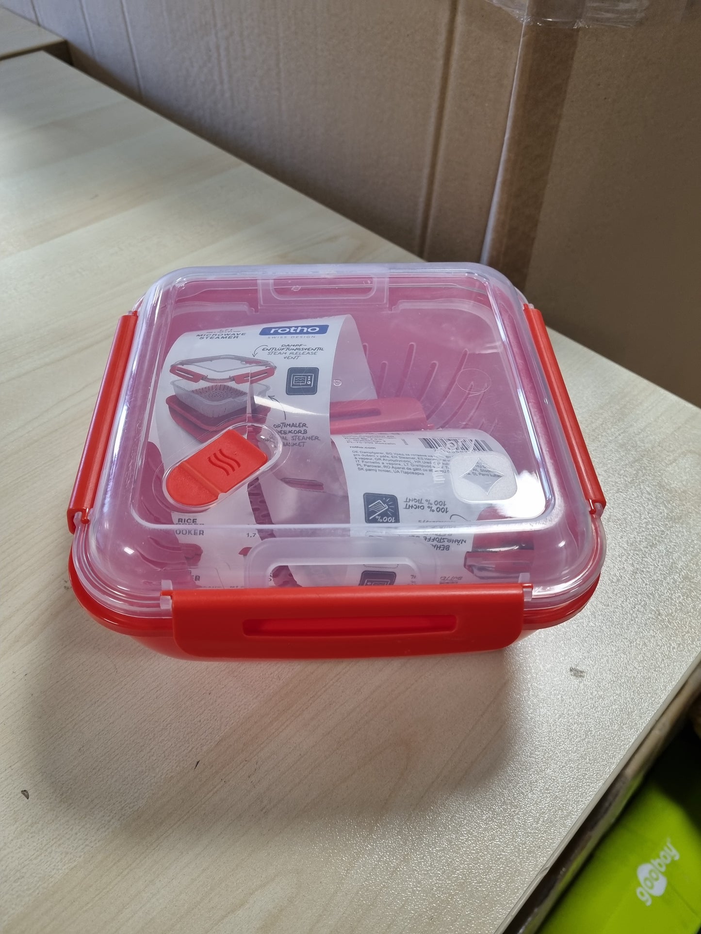 210861 - ROTHO Mikrovalë Avullues MEMORY 1.7l me Sitë, Plastike (PP) pa BPA, Ngjyrë Kuqe/Transparente, 1.7l (19.5 x 19.5 x 9.1 cm)