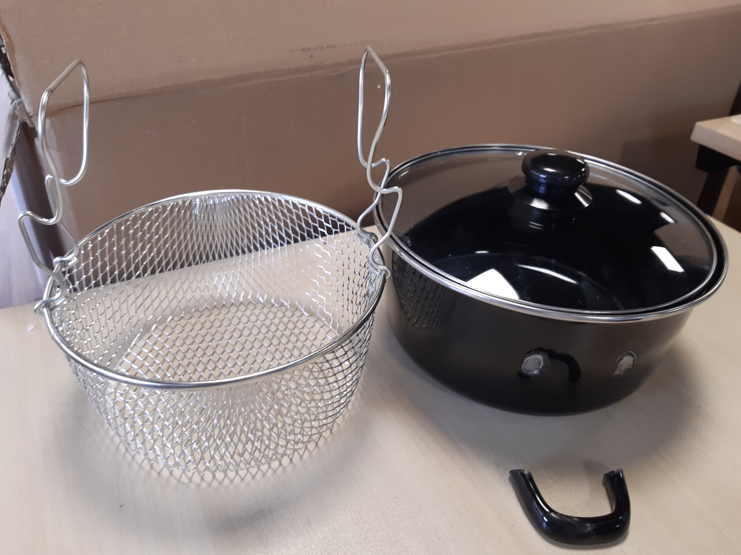 256557 - CREALYS Fritezë Tradicionale Ø26 cm | Çelik i emaluar | Shportë dhe kapak qelqi | I përshtatshëm për të gjitha sobat, përfshirë induksionin