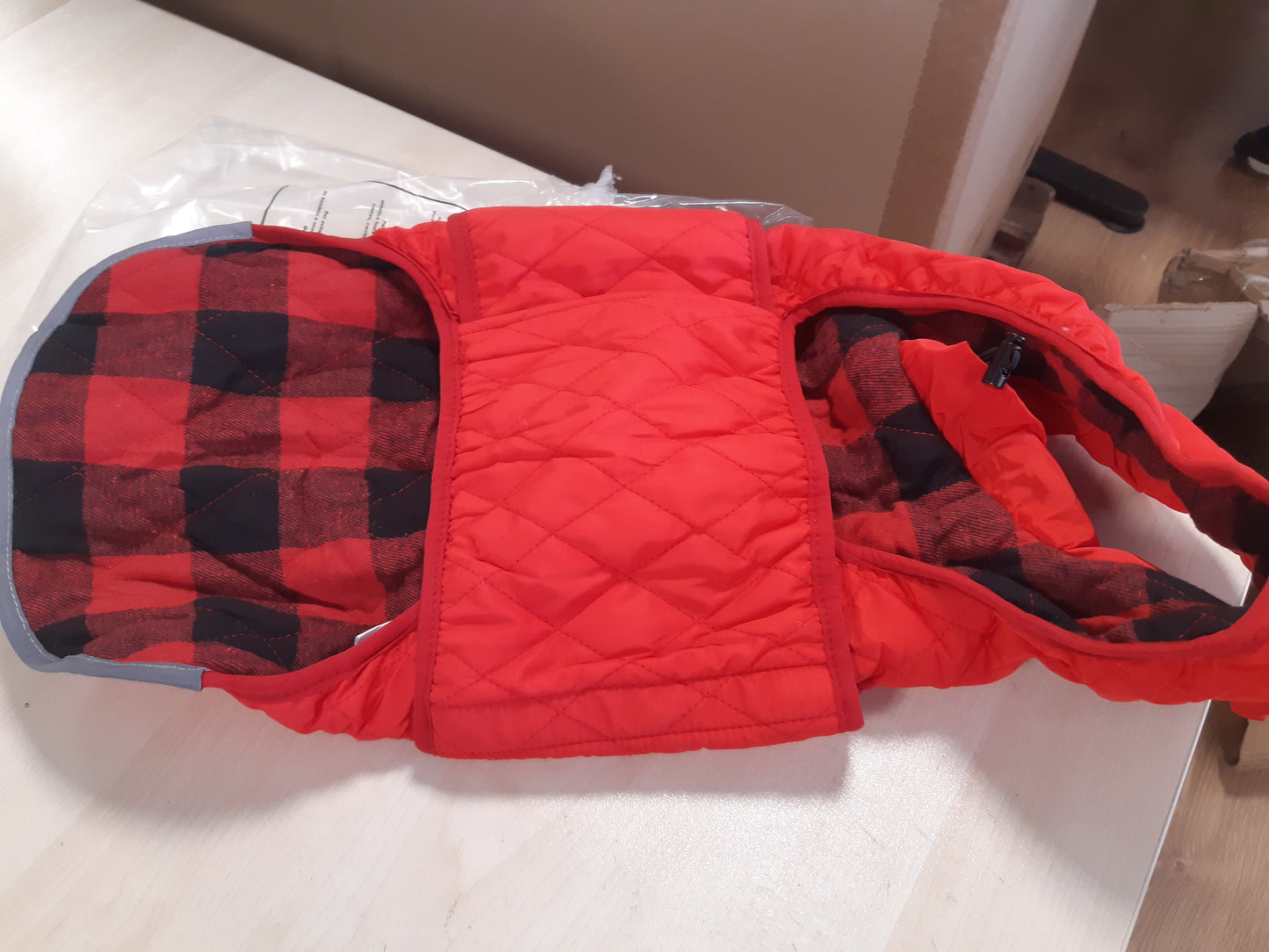 200340 - BABEPET Xhaketë Dimri për Qen të Vegjël me Formë Salçiçeje, Material i Papërshkueshëm nga Uji dhe Rreshtim prej Lëkure, Bluzë Reflektuese me Vrimë Parzmore, Madhësia L, Ngjyra E kuqe