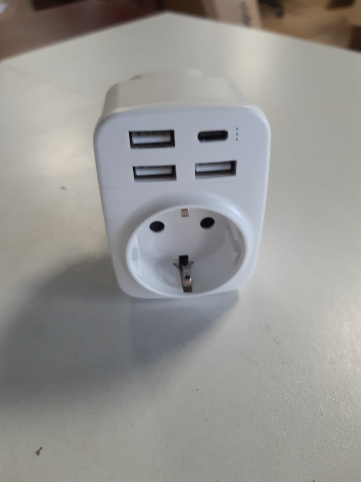 269091 - Hoppac Adaptues prize 5-në-1 për SHBA, 3 USB-A (5V 2.4A) dhe 1 USB-C (5V 3A), për SHBA-në, Kanadanë, Meksikën, Tajlandën, Tipi B